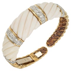Bracelet jonc en or jaune avec diamants et calcite certifiés GIA
