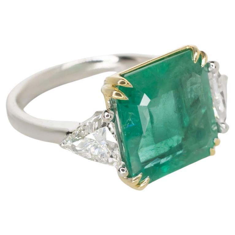 Emerald Cut AGL Certified Carat Green Emerald Trillion side 18k White & Yellow Gold Ring For Sale