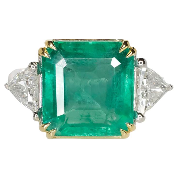 Women's AGL Certified Carat Green Emerald Trillion side 18k White & Yellow Gold Ring For Sale