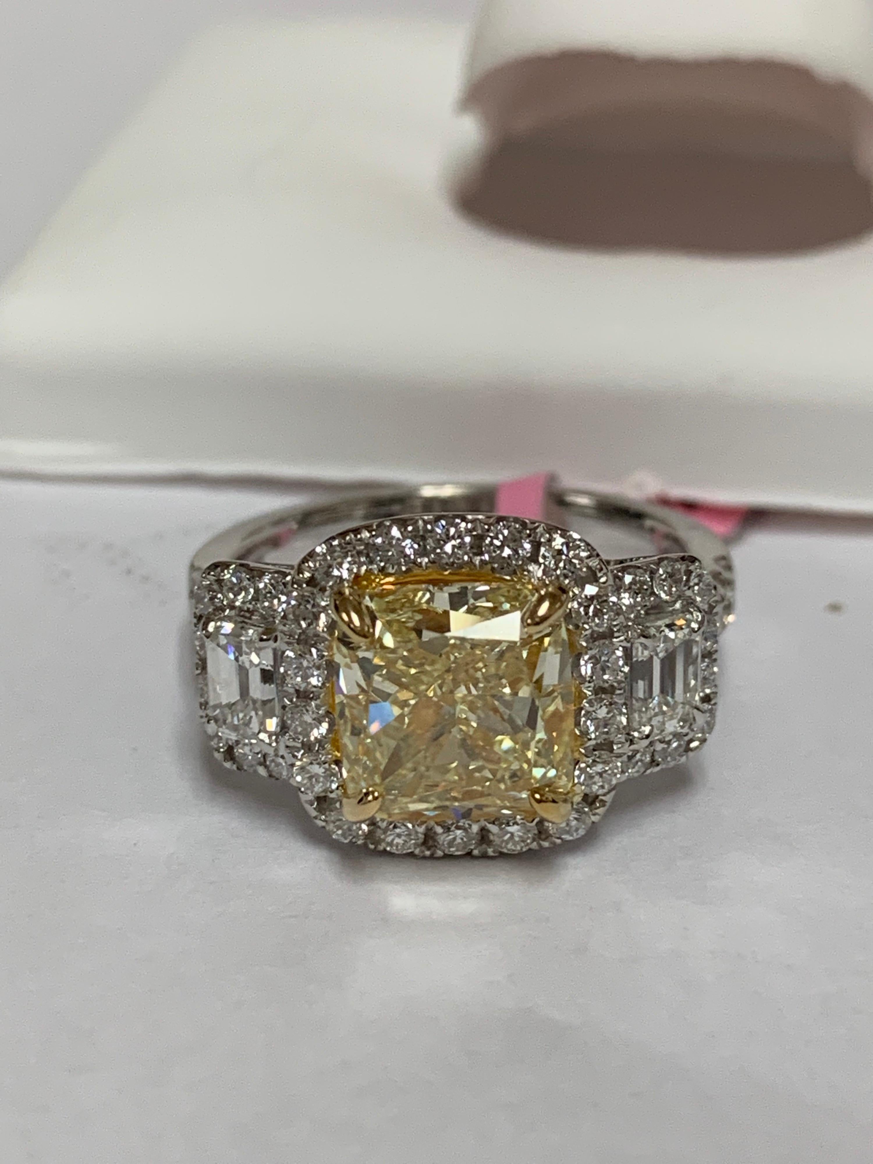 Women's or Men's GIA certified Center 3.5 Carat Yellow Diamond Ring