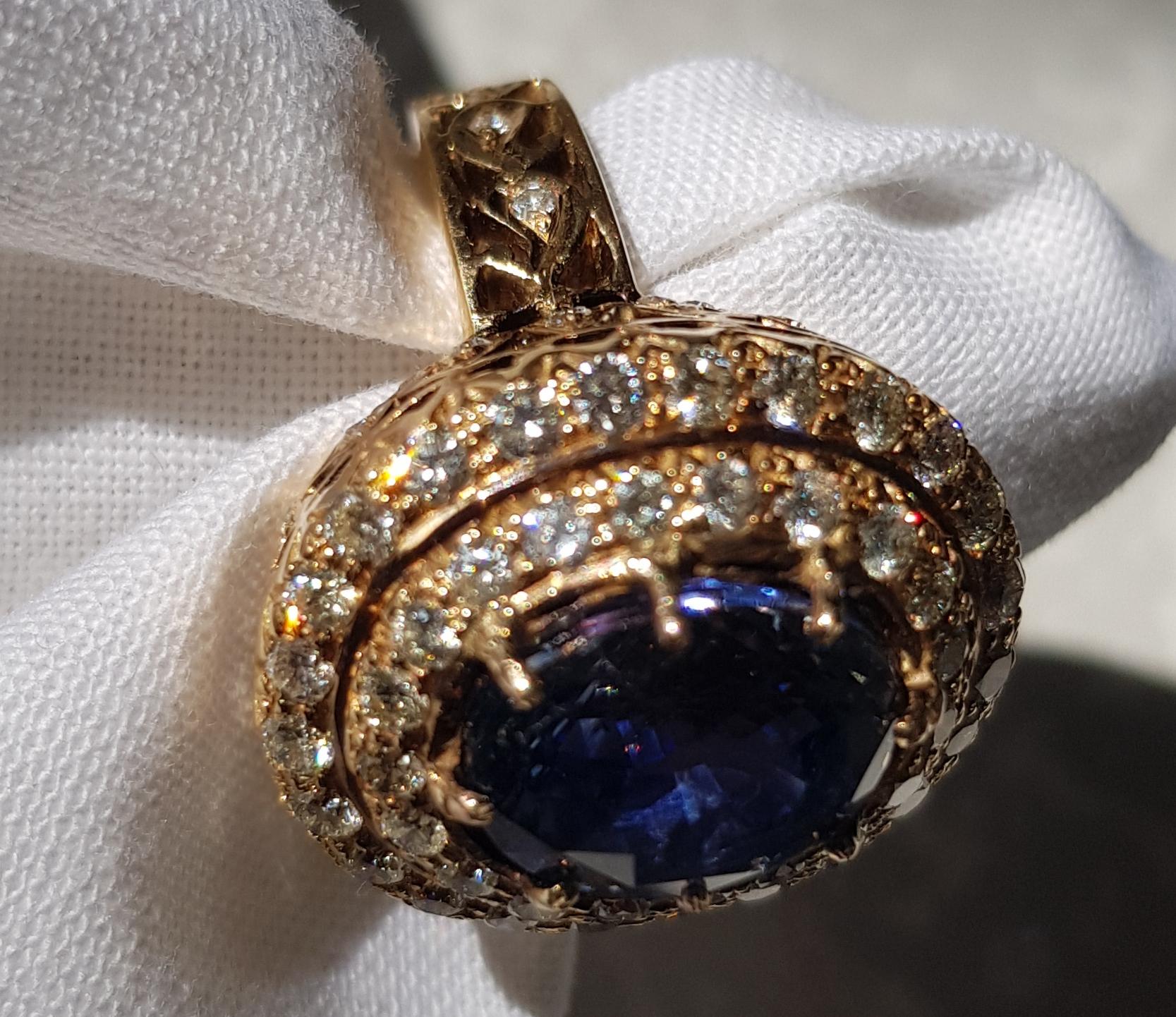 GIA-zertifizierter Ceylon-Blauer Saphir 7.2 Karat 'Unbehandelter, unerhitzter' Diamantring  (Neoklassisch) im Angebot