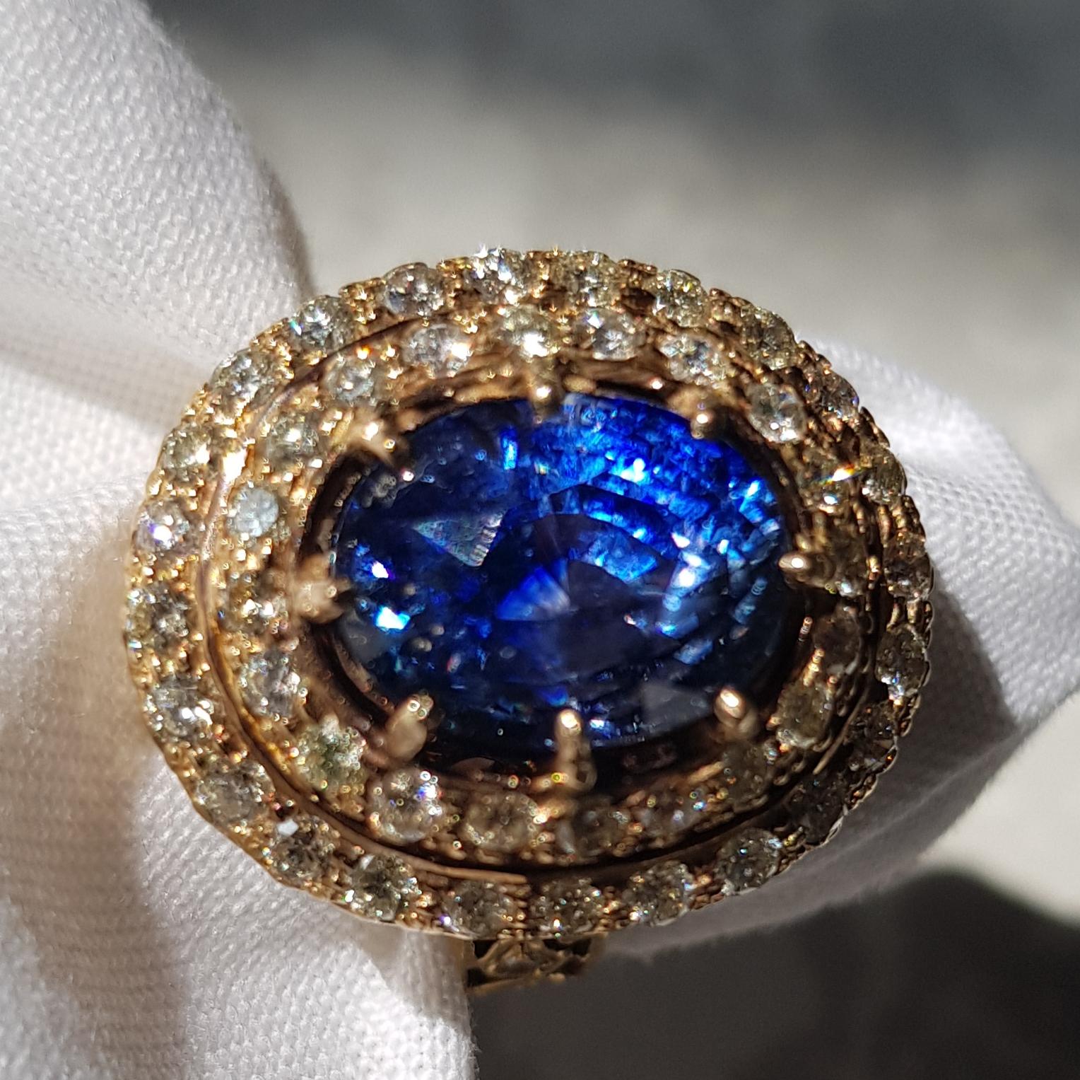 GIA Certified Ceylon Blue Sapphire 7.2 Cts 'Untreated, Unheated' Diamond Ring  In Good Condition For Sale In OVIEDO, AS