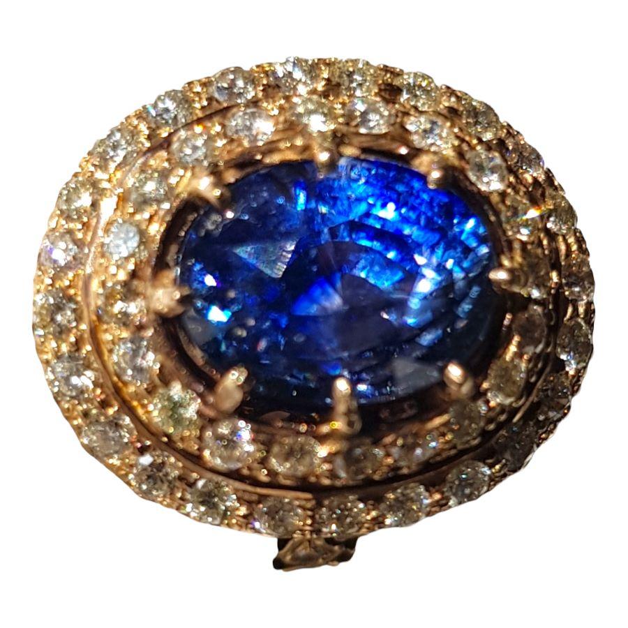 Women's GIA Certified Ceylon Blue Sapphire 7.2 Cts 'Untreated, Unheated' Diamond Ring  For Sale