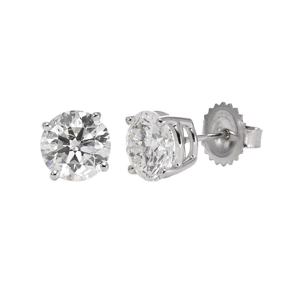 Taglio rotondo Borchie classiche con diamante tondo brillante certificato GIA in oro bianco 14K in vendita