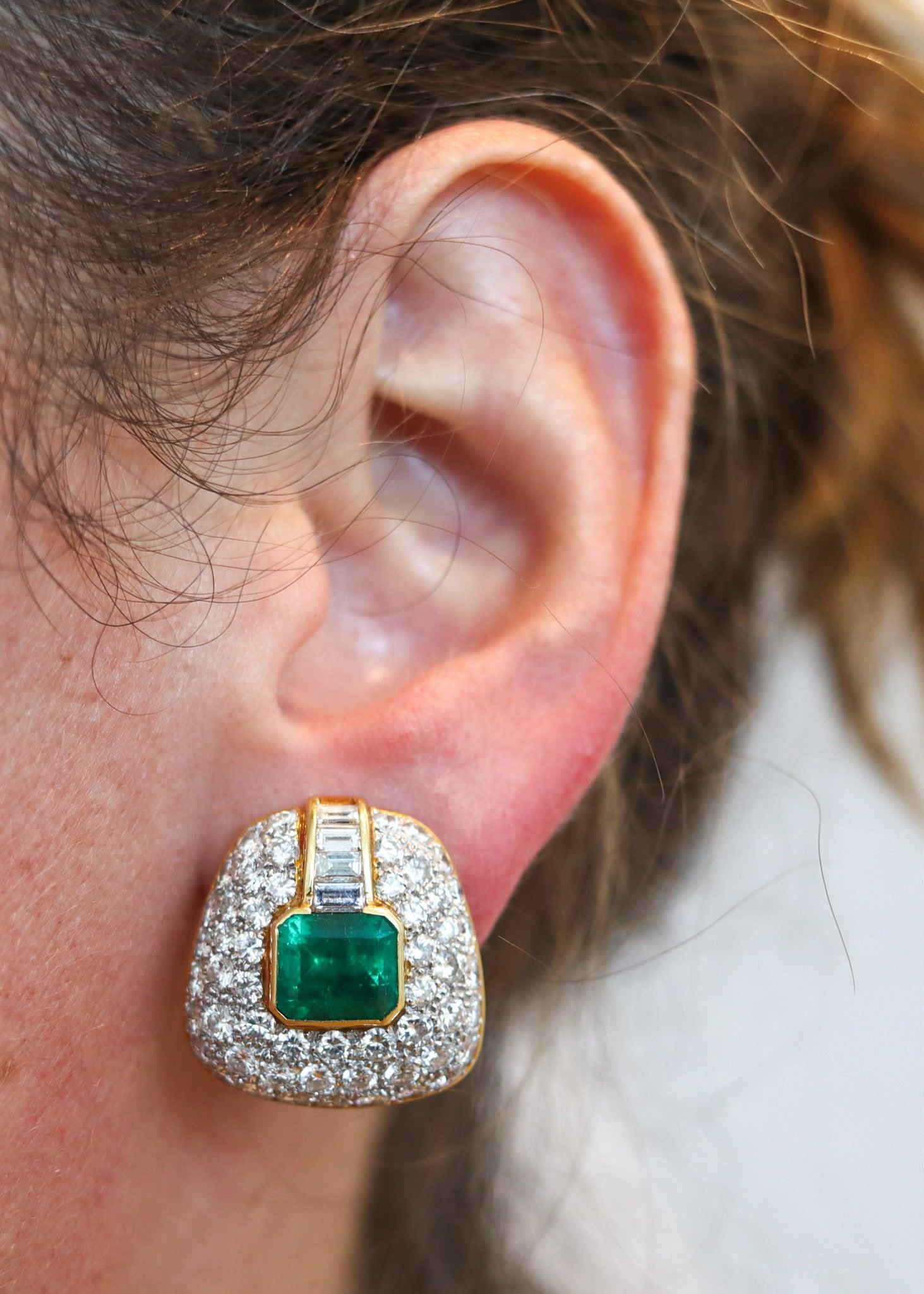 Clips-on earrings with GIA certified Emeralds and diamonds.

This is a fabulous contemporary pair of clips-on earrings crafted in Italy with classic patterns in solid yellow gold of 18 karats with polished finish. The settings of the earrings have