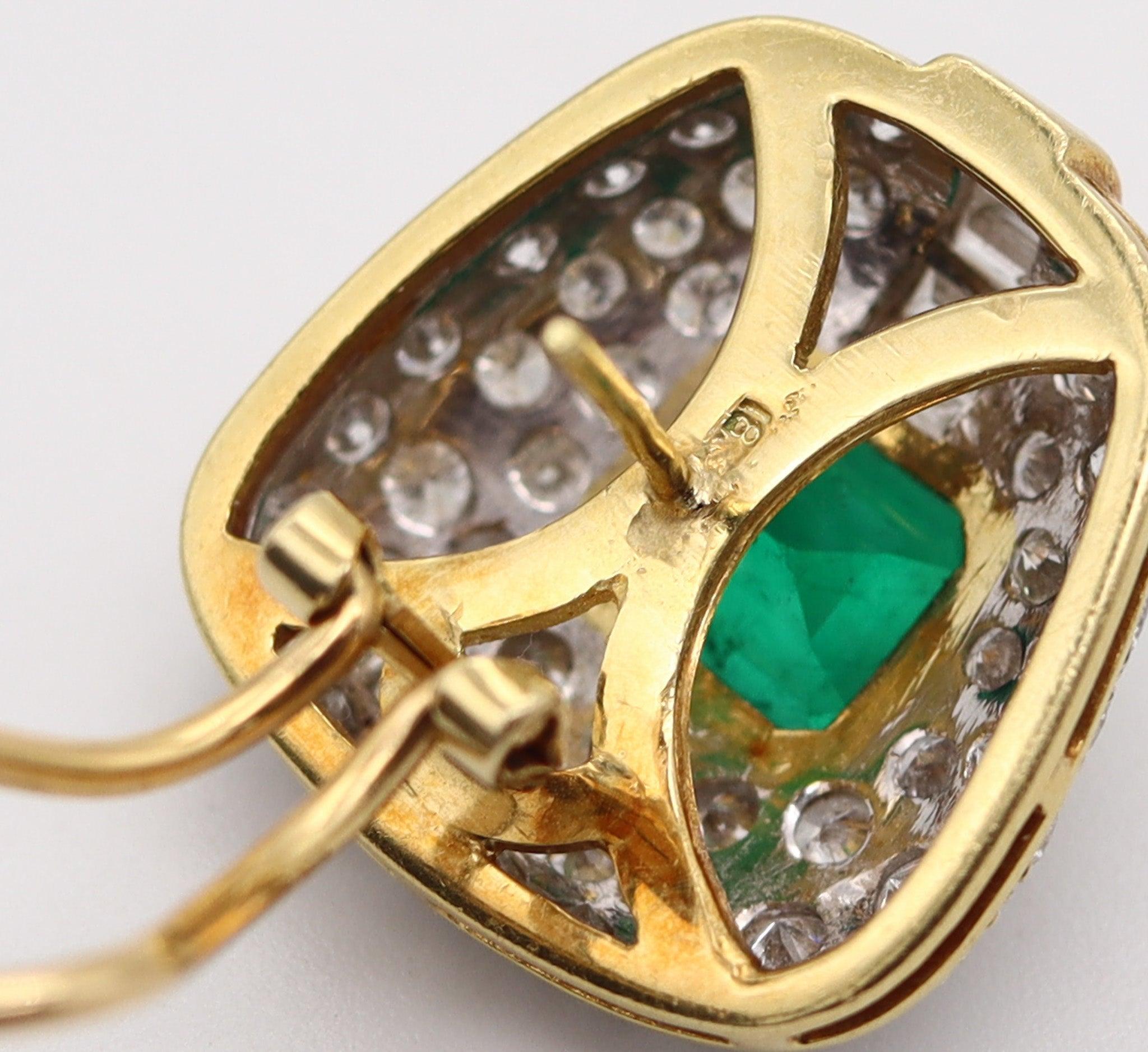 GIA CERTIFIED Clips Earrings In 18Kt Gold With 13.04 Ctw In Emeralds & Diamonds In Excellent Condition For Sale In Miami, FL