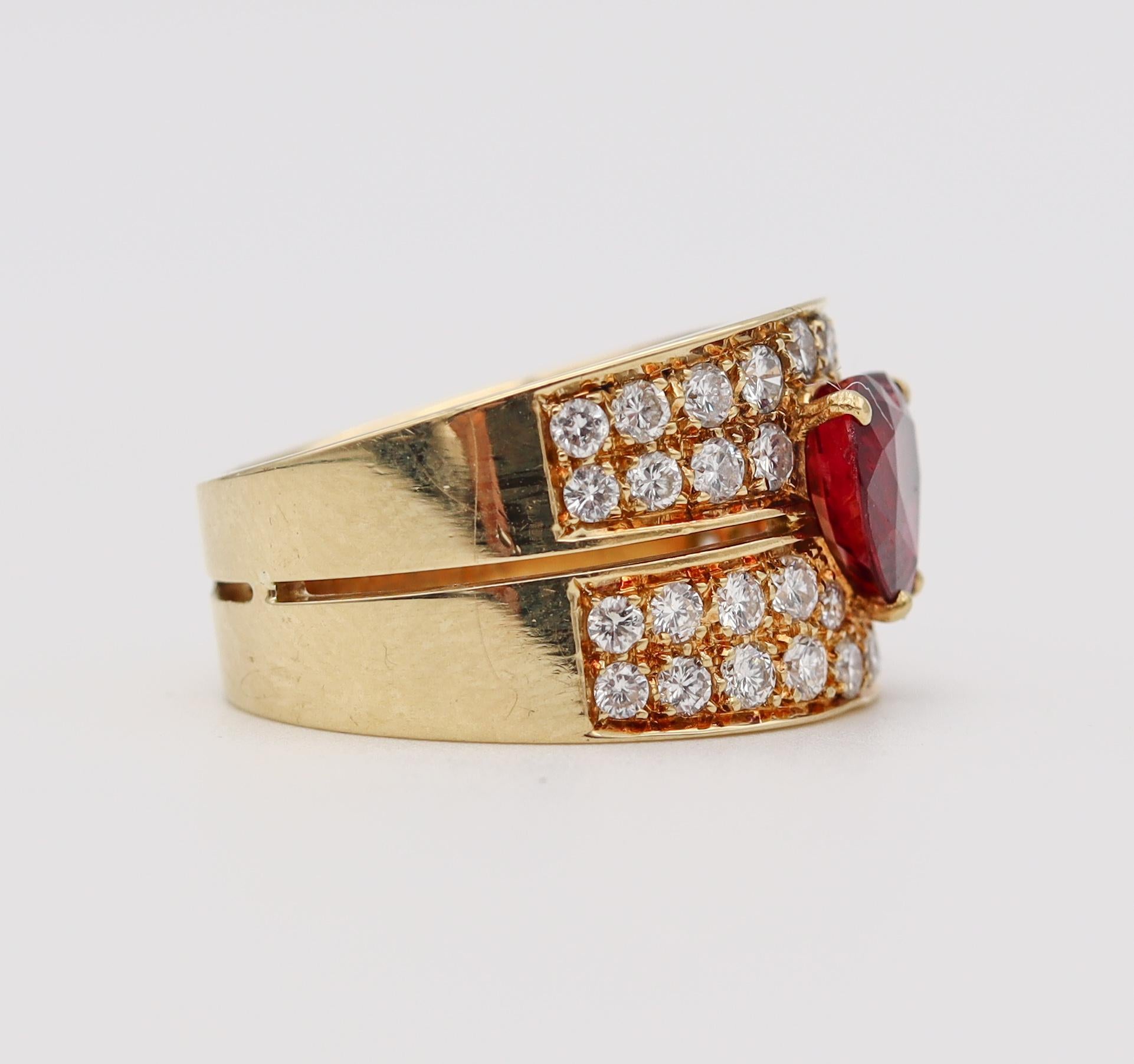 Bague cocktail certifiée Gia en or jaune 18 carats avec diamants rouges taille cœur de 4,11 carats et rubis en vente 2