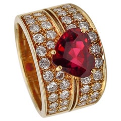 Bague cocktail certifiée Gia en or jaune 18 carats avec diamants rouges taille cœur de 4,11 carats et rubis