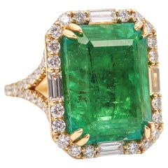 GIA CERTIFIED Cocktail Ring In 18Kt Gold With 20.41 Ctw In Emerald 
Diamonds