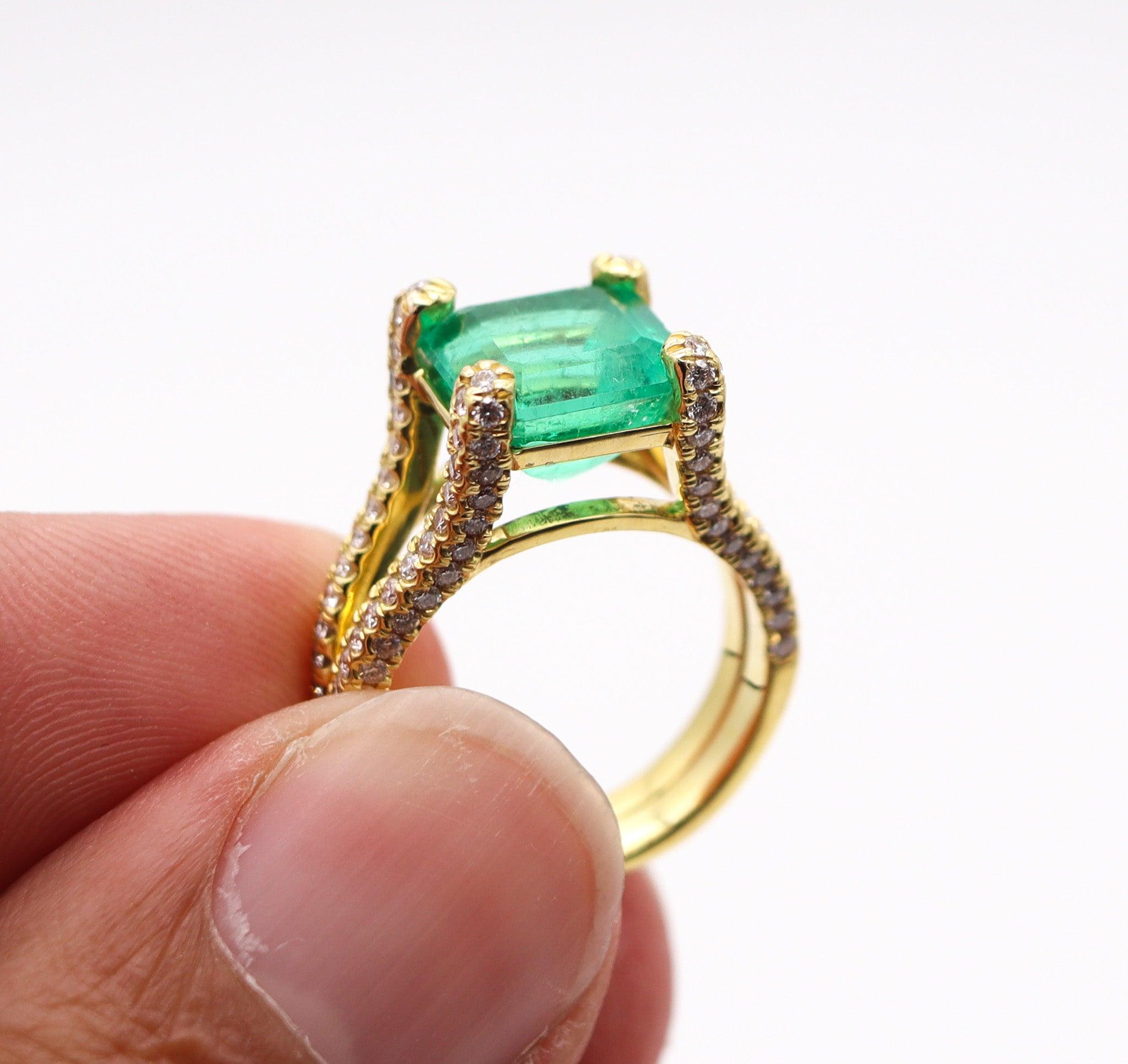 GIA CERTIFIED Cocktail Ring In 18Kt Gold With 6.58 Ctw In Emerald & Diamonds For Sale 1