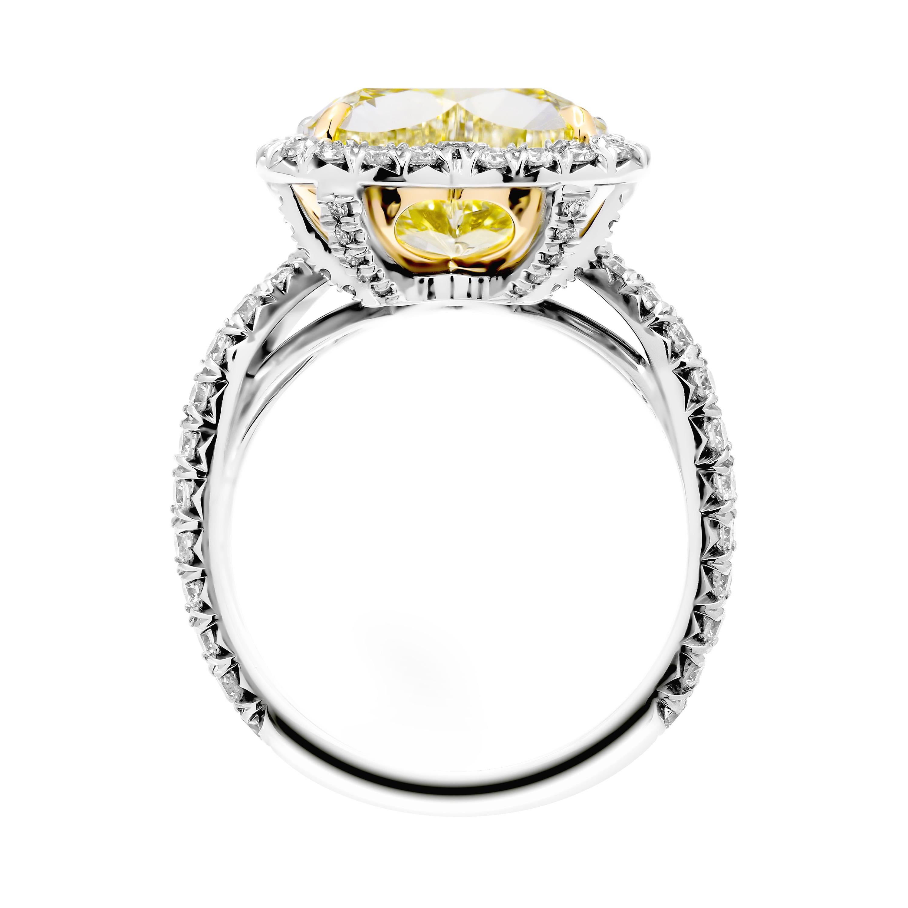 GIA Certified Cocktail Ring with 5.02 Carat Fancy Heart Shape Brilliant In Excellent Condition For Sale In New York, NY