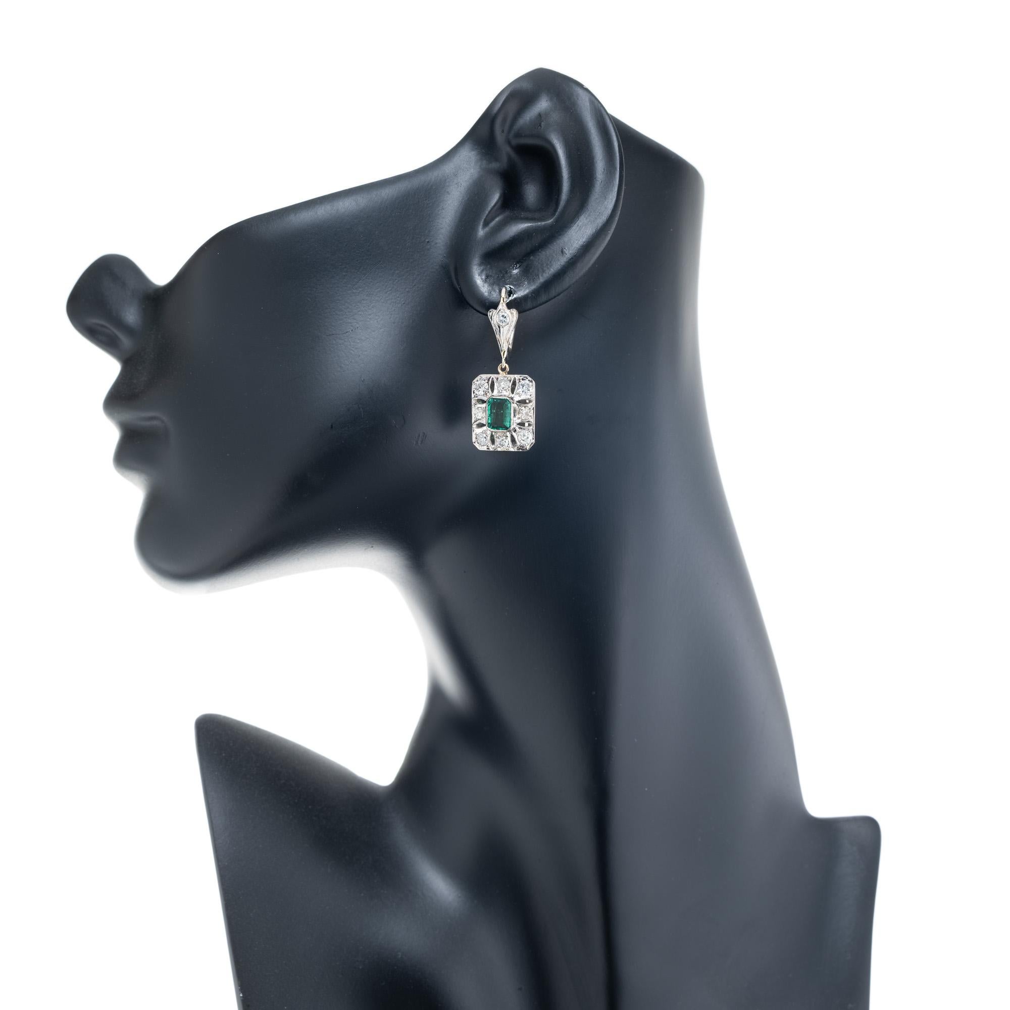 GIA Certified Colombian 1.40 Carat Emerald Diamond Platinum Dangle Earrings  For Sale 1