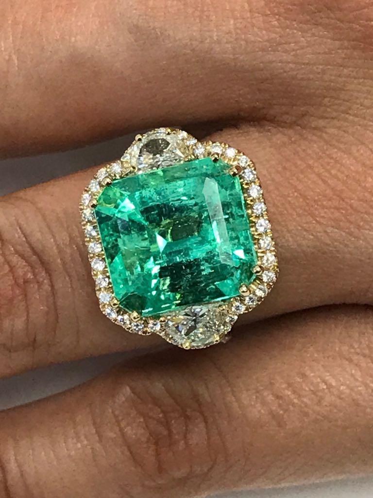 GIA Certified Colombian Emerald 10.20 Carat Diamond Halo Two-Color Gold Ring 6