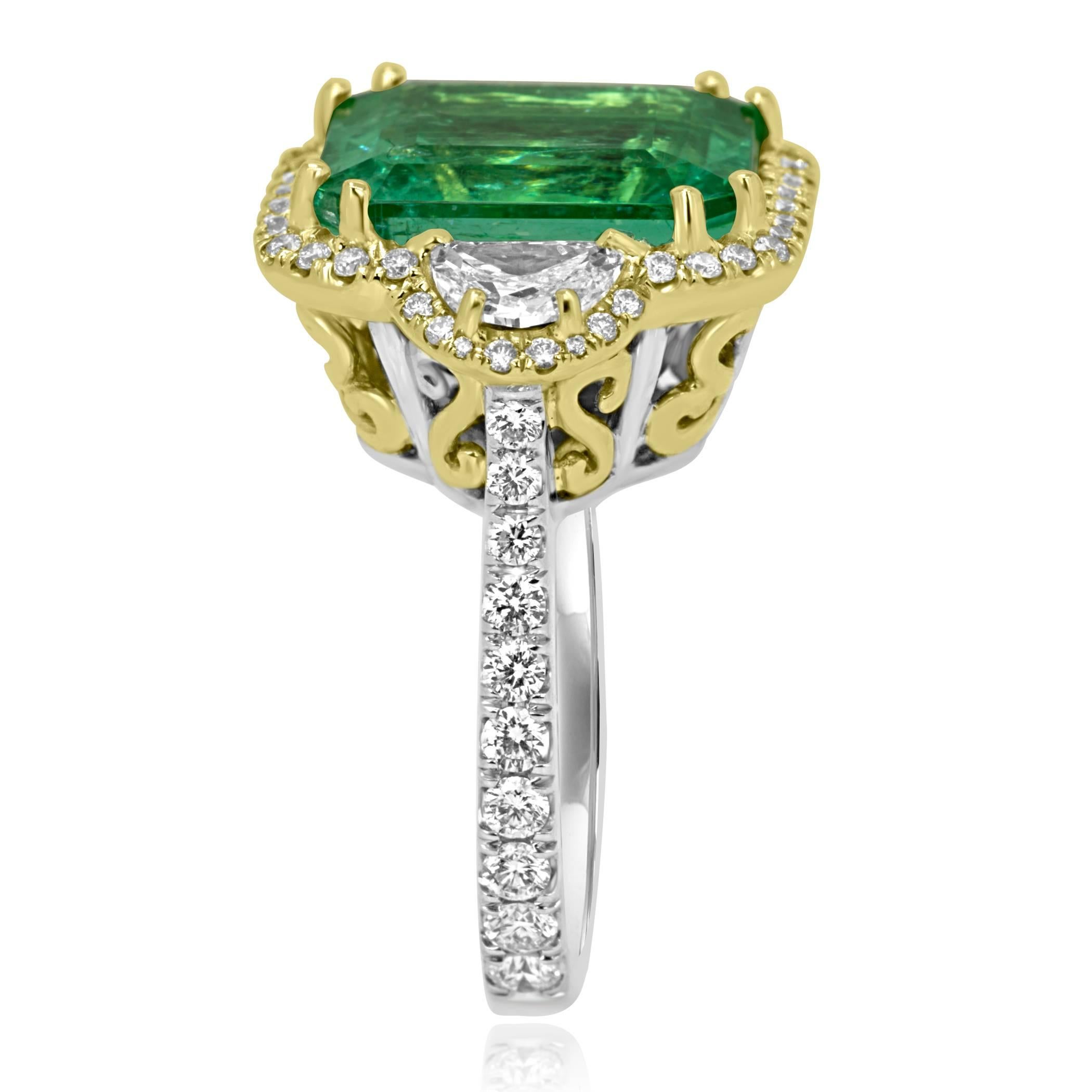 GIA Certified Colombian Emerald 10.20 Carat Diamond Halo Two-Color Gold Ring In New Condition In NEW YORK, NY