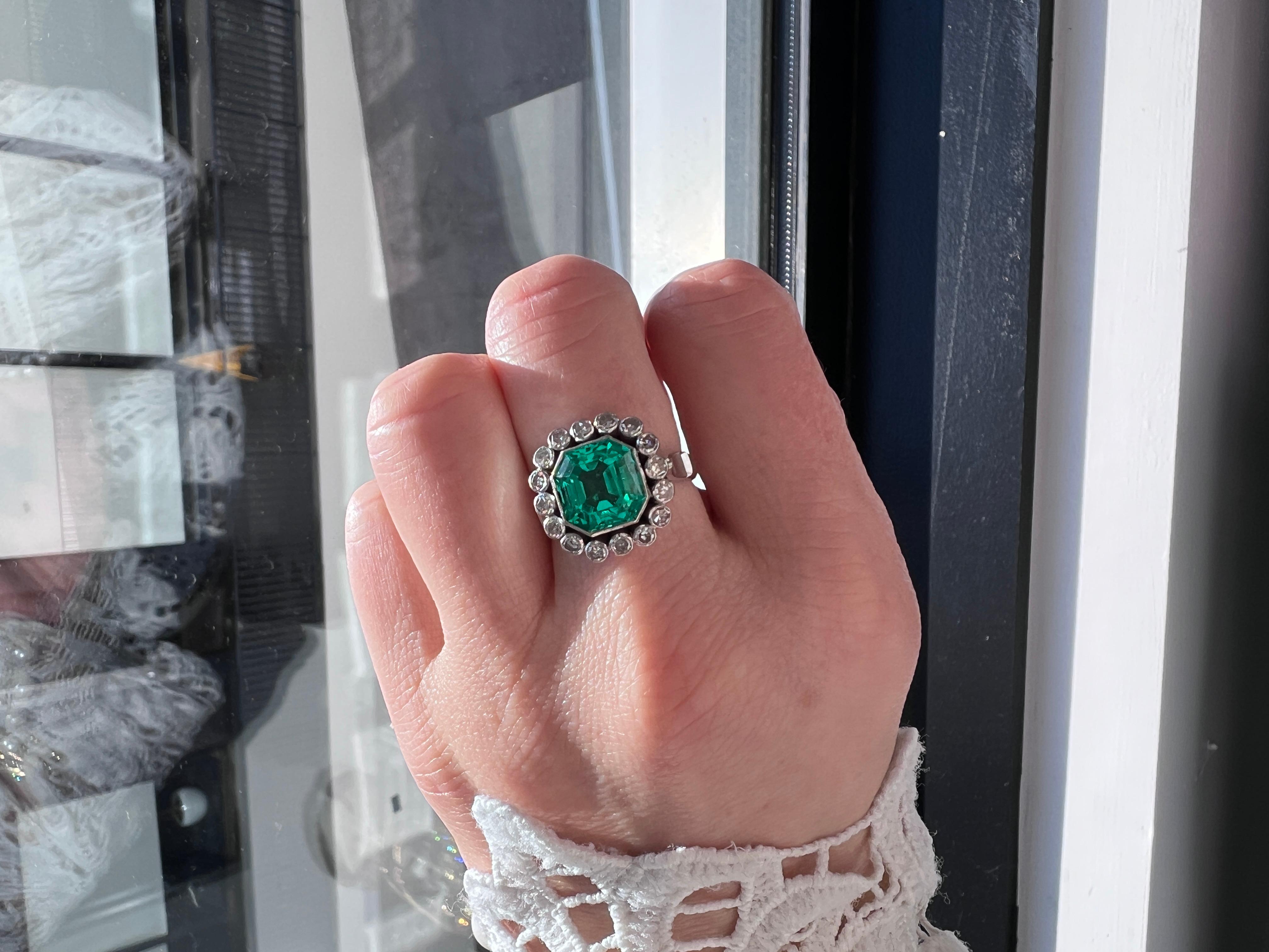 GIA-Certified Colombian Emerald and Diamond Cocktail Ring and Earrings Set For Sale 3