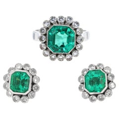 Conjunto de Anillo y Pendientes de Cóctel de Esmeralda Colombiana y Diamantes con Certificación GIA