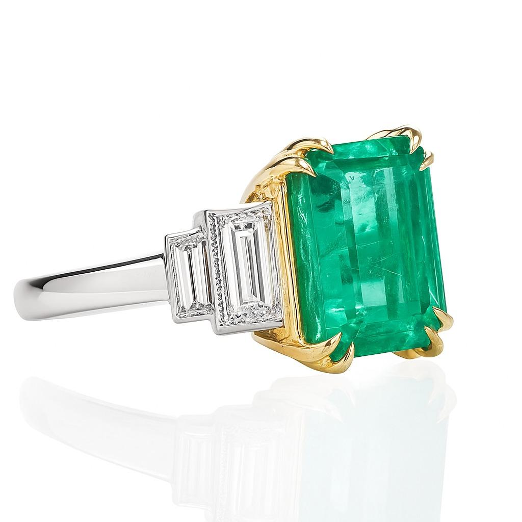 Cette magnifique bague vintage met en valeur la beauté intemporelle d'une émeraude naturelle de Colombie pesant 4,93 carats, présentée dans une élégante taille émeraude. La gemme présente une teinte verte vive enchanteresse et une excellente