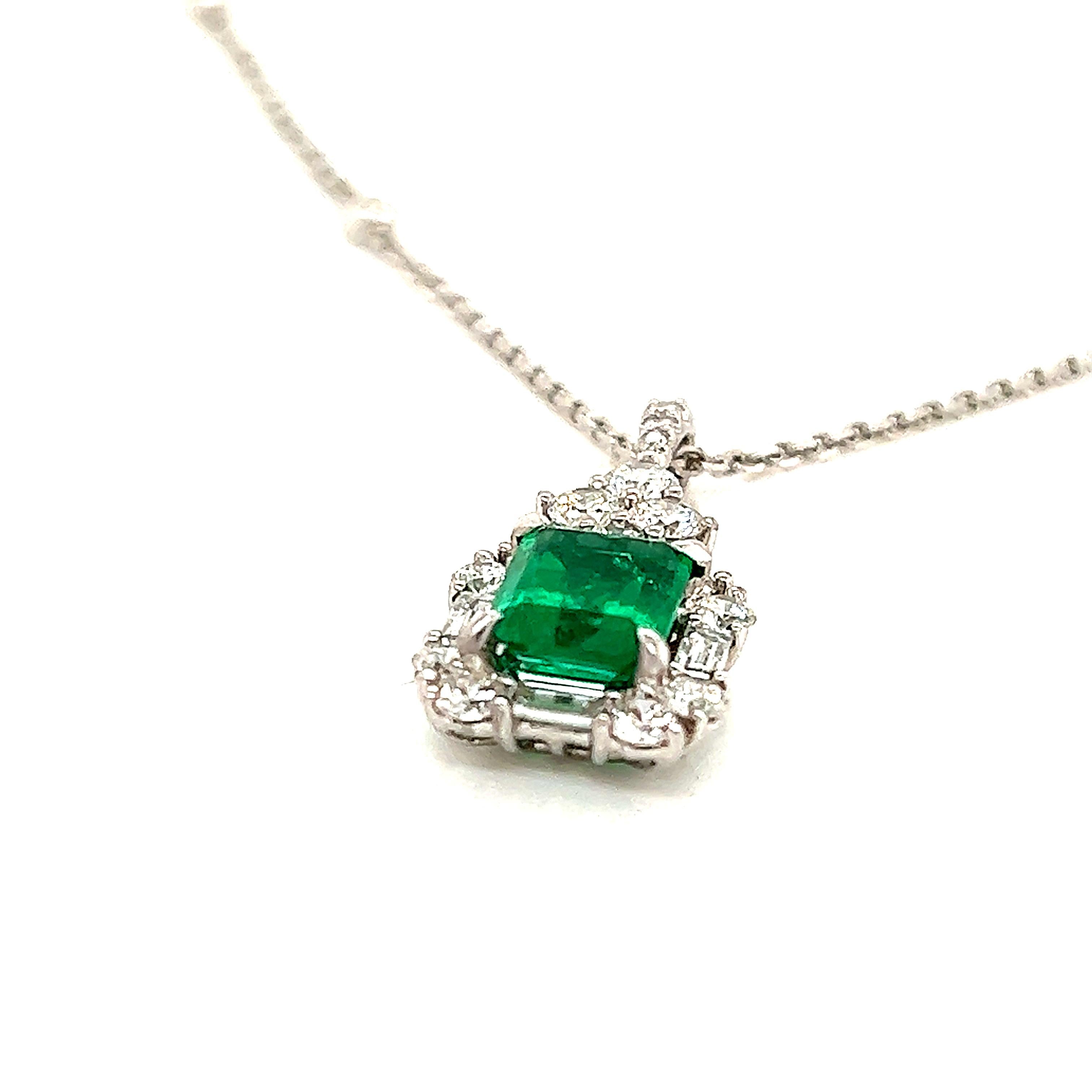 GIA Certified Colombian Emerald & Diamond Pendant Necklace In New Condition In MIAMI, FL