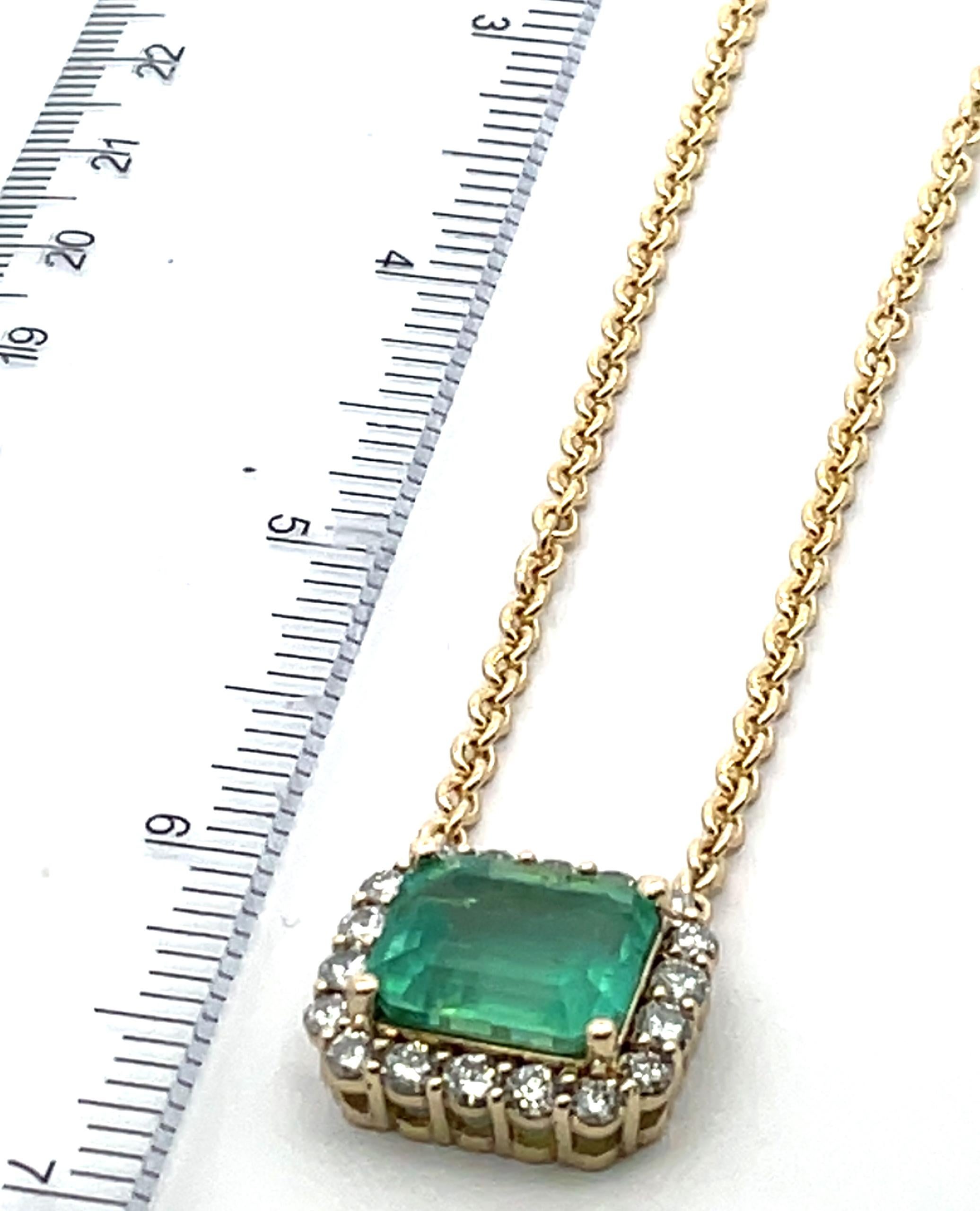 Donna Collana con smeraldo colombiano e diamante certificata GIA in oro giallo 14K in vendita