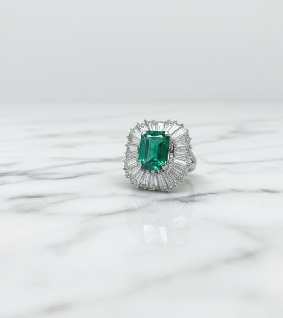GIA zertifiziert kolumbianischen Smaragd Diamant Platin Ballerina Ring im Zustand „Hervorragend“ im Angebot in Chicago, IL