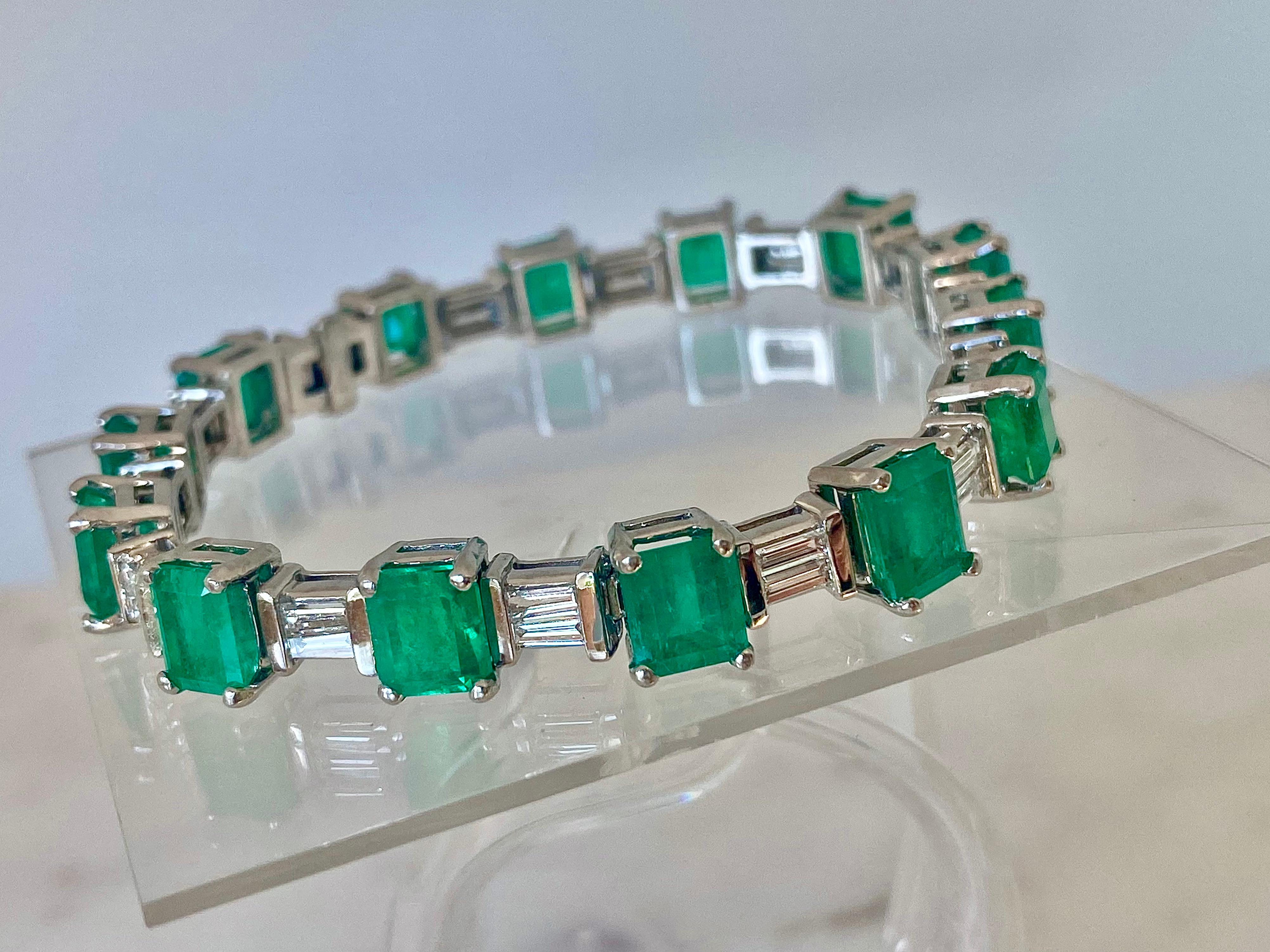 Art Deco GIA Certified Colombian Emerald Diamond Platinum Bracelet For Sale