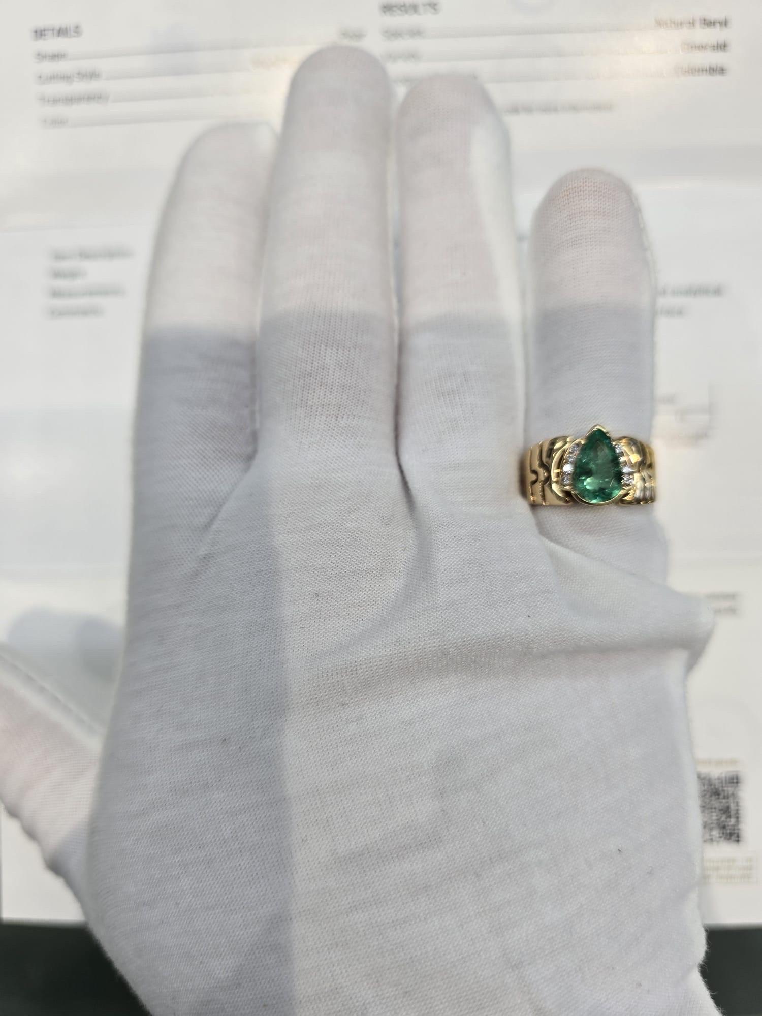 Taglio a goccia Anello con smeraldo colombiano certificato GIA e taglio a pera in oro 18 carati con diamanti in vendita