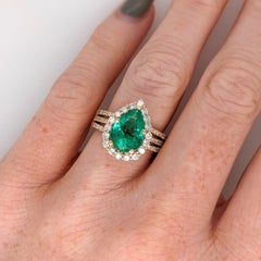 GIA Certified Colombian Emerald Ring with Earth Mined Diamonds: Solid 18K Gold