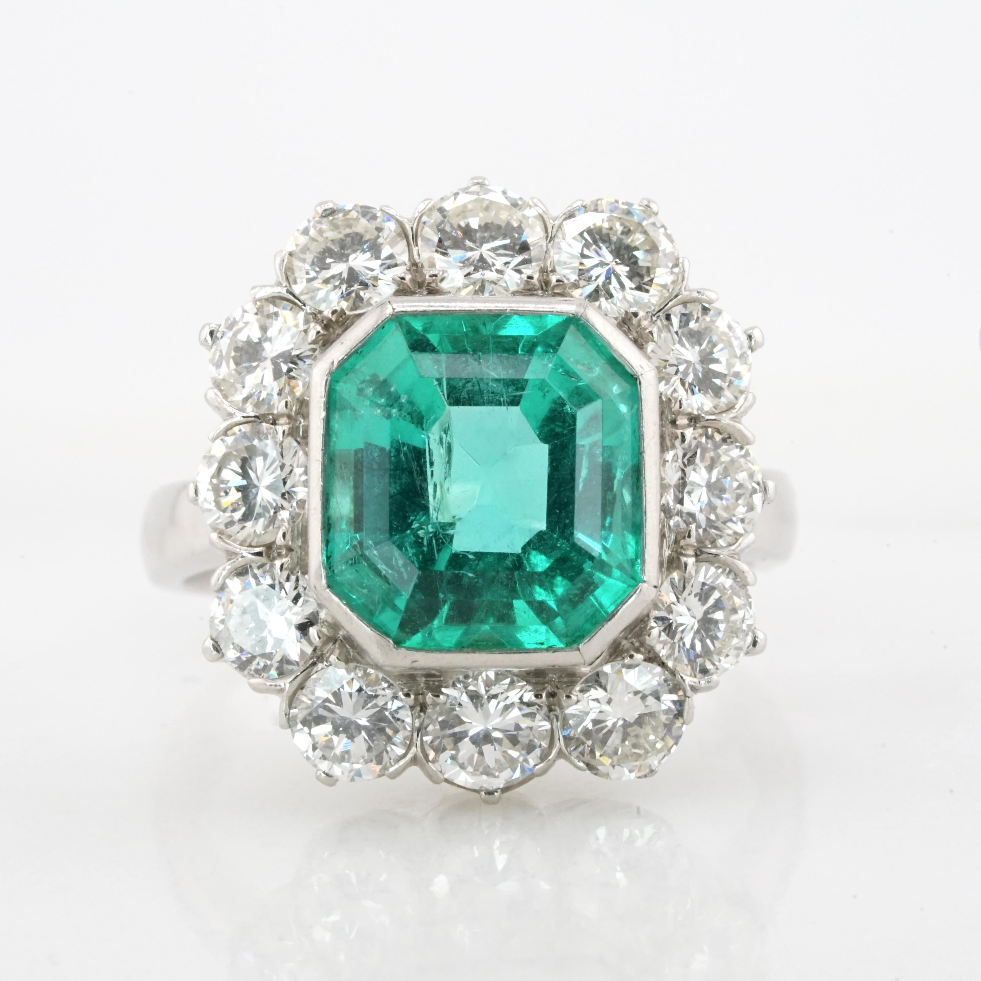 This magnificent ring, crafted by Antinori Di Sanpietro, features a striking octagonal step-cut emerald as its centerpiece, radiating an enchanting green hue. Weighing 3.55 carats, this natural beryl emerald hails from the lush regions of Colombia,