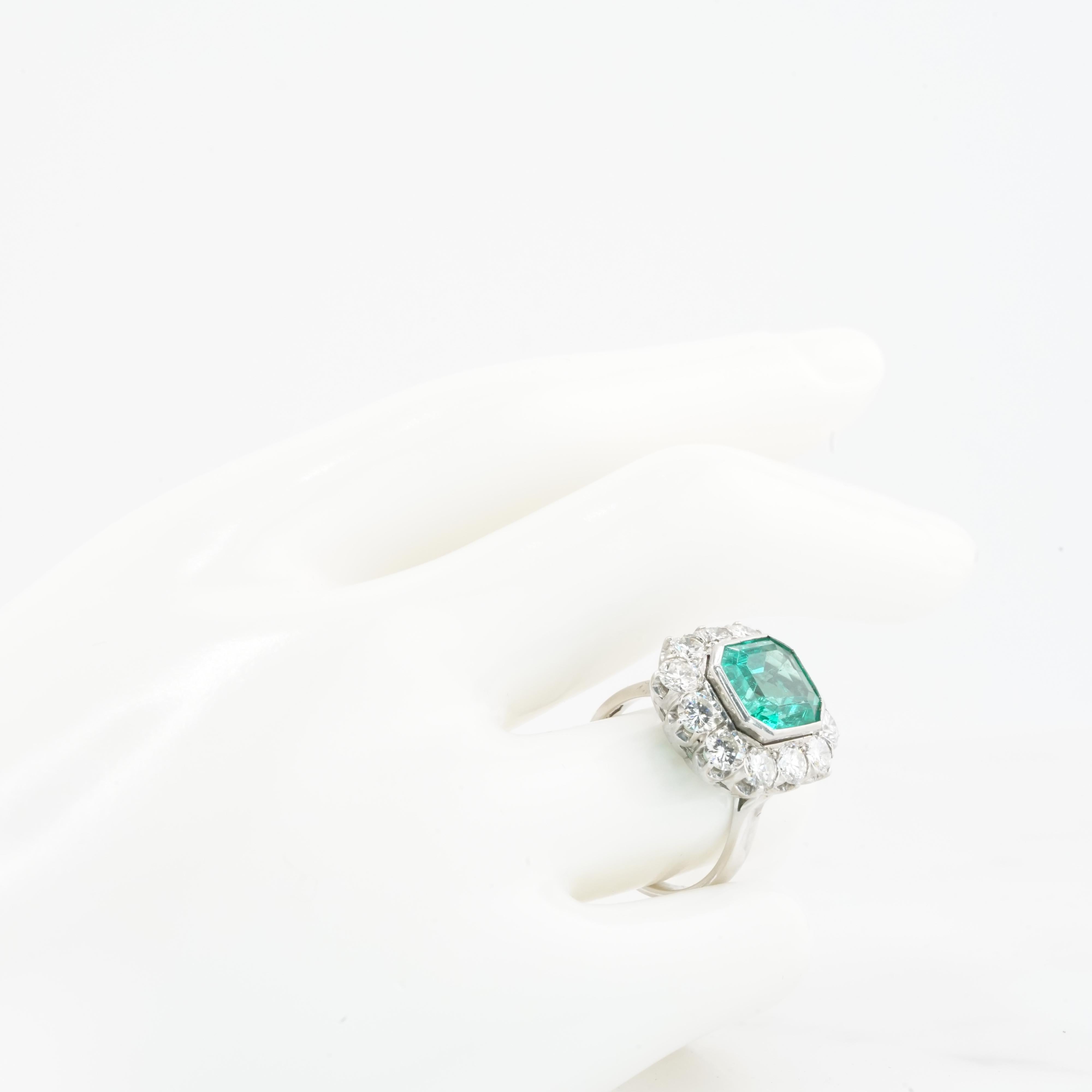 GIA Certified Colombian Minor Oil Green Emerald 18K White Gold Ring In New Condition For Sale In Rome, IT