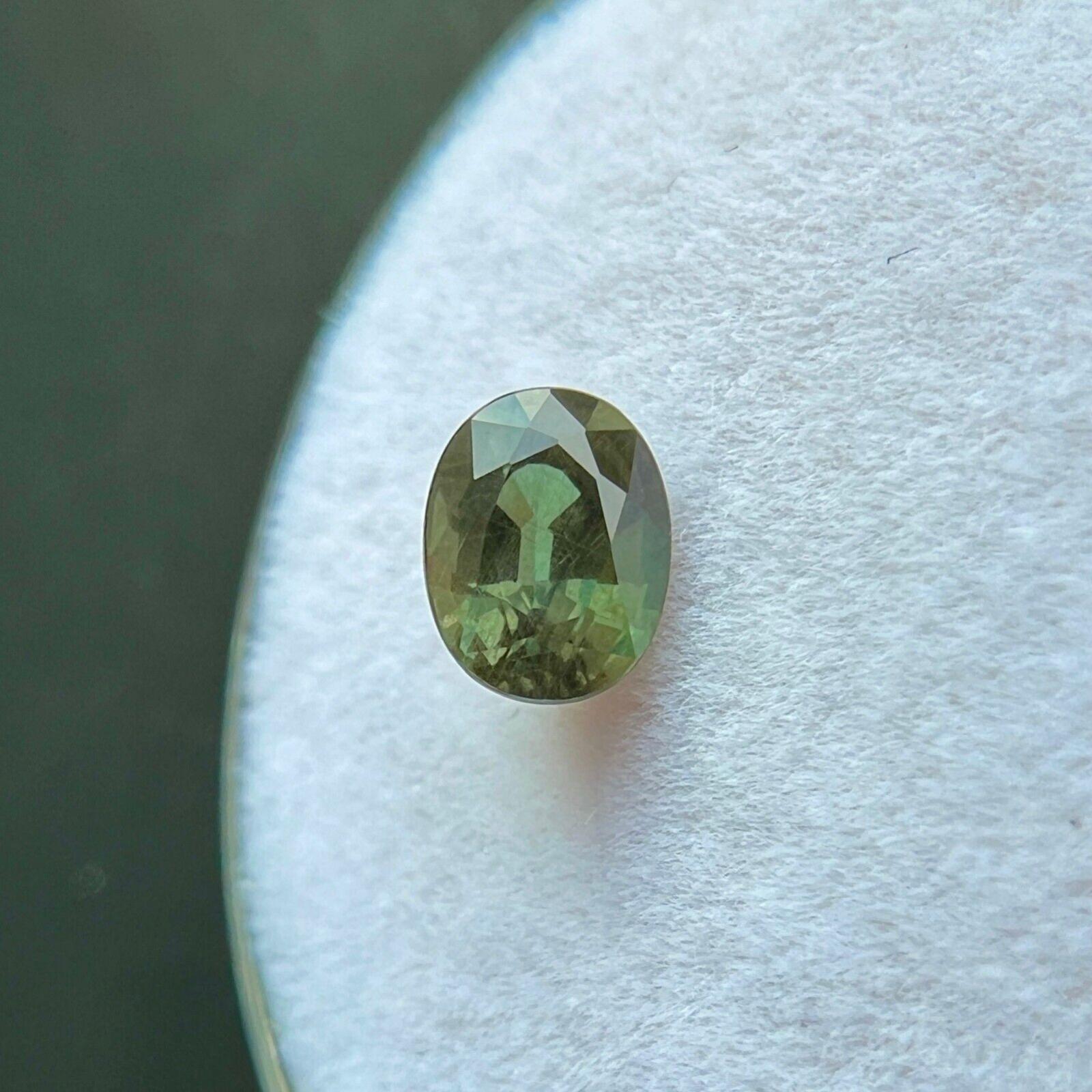 GIA Certificado Color Cambio Granate 0.88ct Piropo Espessartina Talla Oval Gema Rara
 
 Gema de granate de cambio de color sin tratar certificada por el GIA.
 Granate sin tratar de 0.88 quilates con un raro efecto de cambio de color. Cambia de color