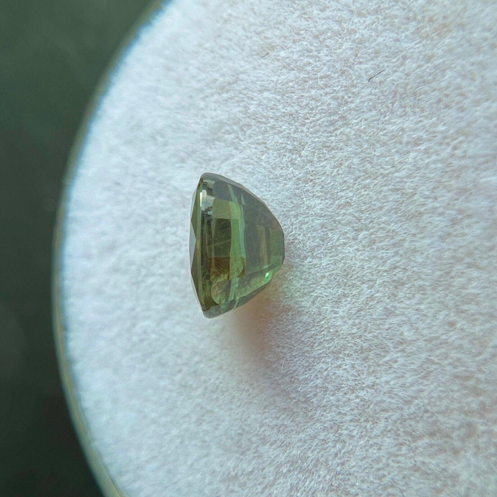 GIA Certificado Color Cambio Granate 0.88ct Piropo Espessartina Talla Oval Gema Rara en venta 3