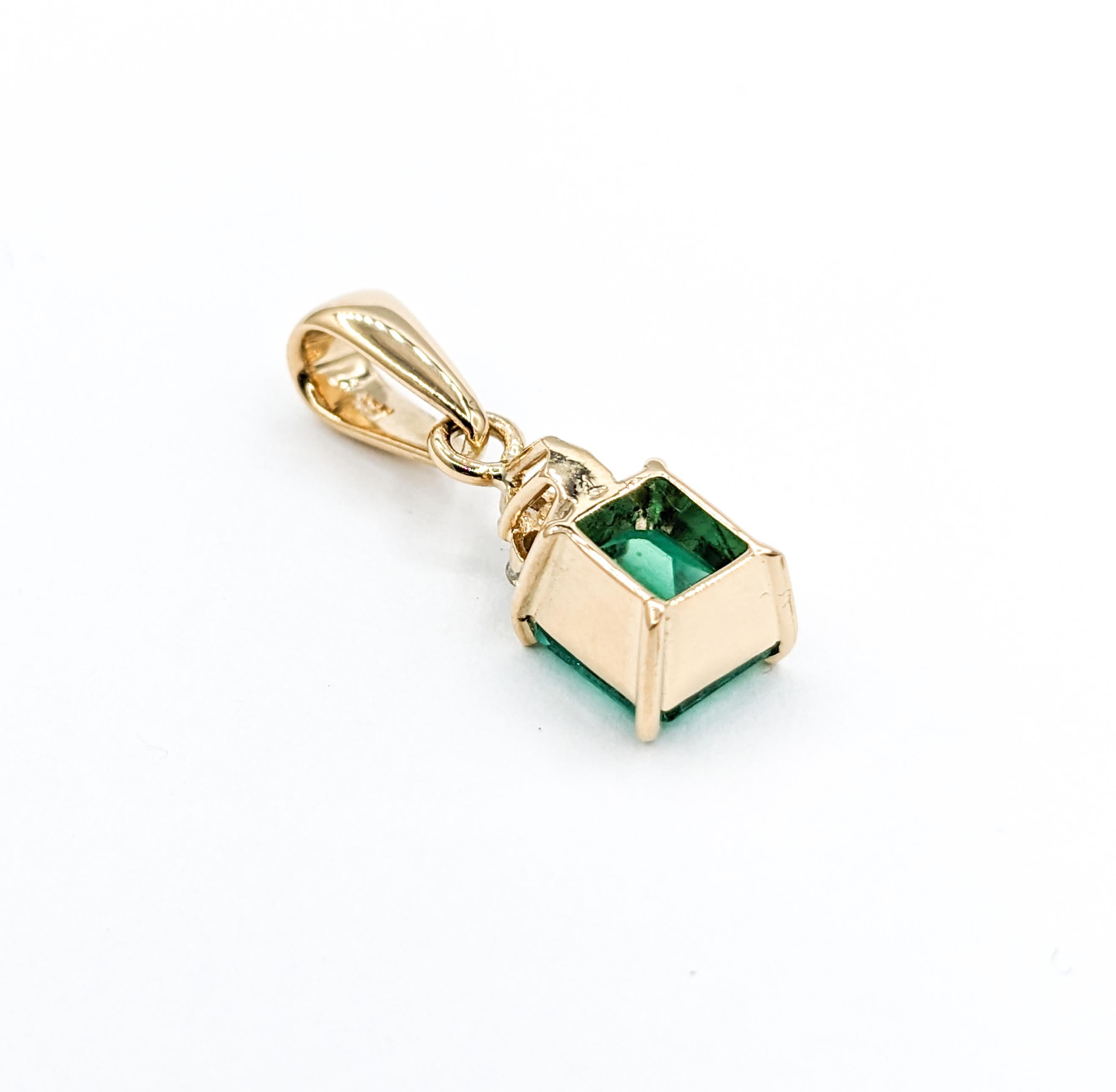 GIA Certified Columbian Emerald & Diamond Pendant in 18K Gold In Excellent Condition For Sale In Bloomington, MN