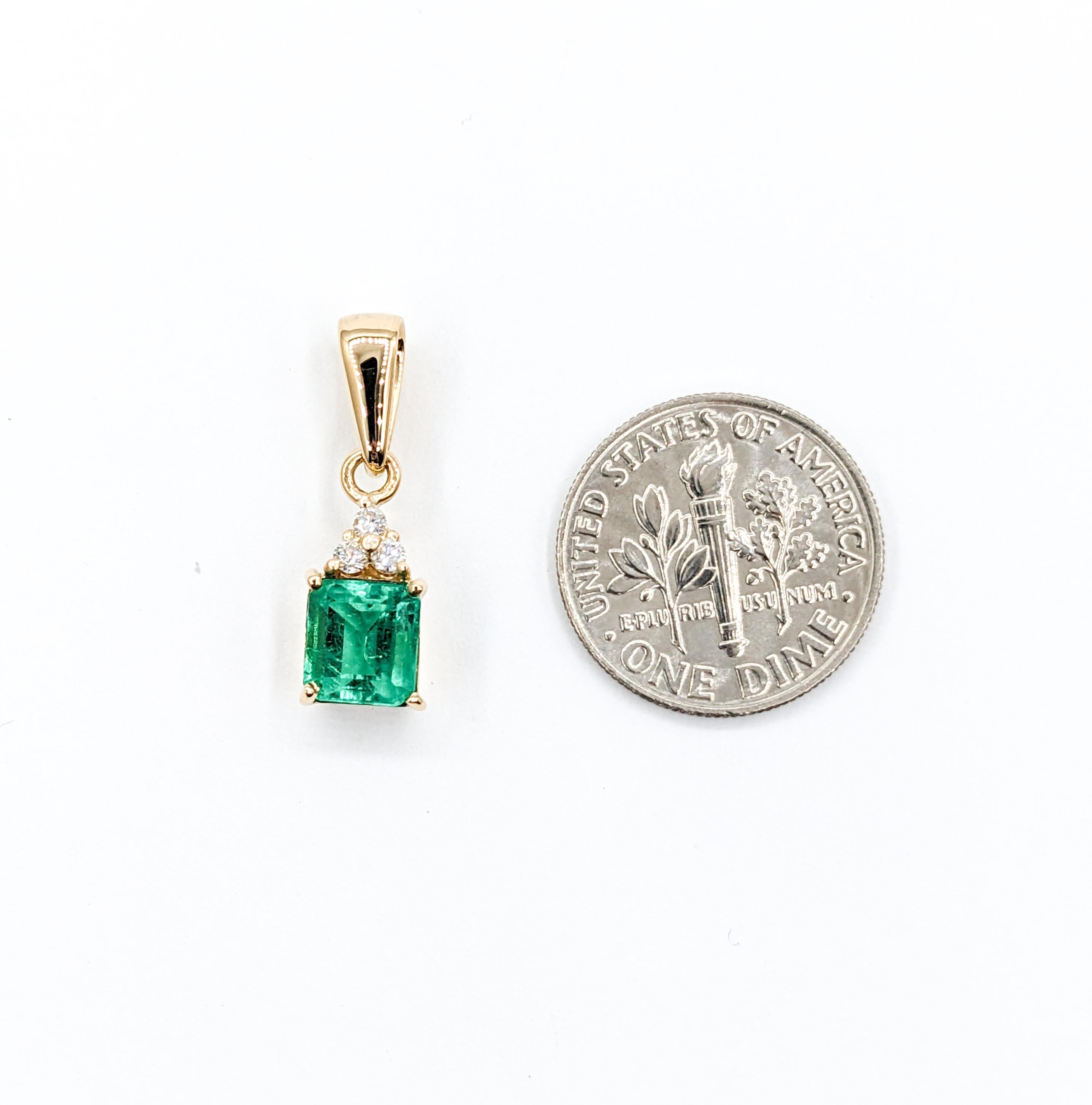 Pendentif en or 18 carats avec émeraude colombienne certifiée GIA et diamant en vente 1