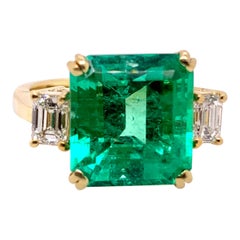 GIA Certified Columbian Emerald Ring with GIA Certified Diamonds in 18k Yellow