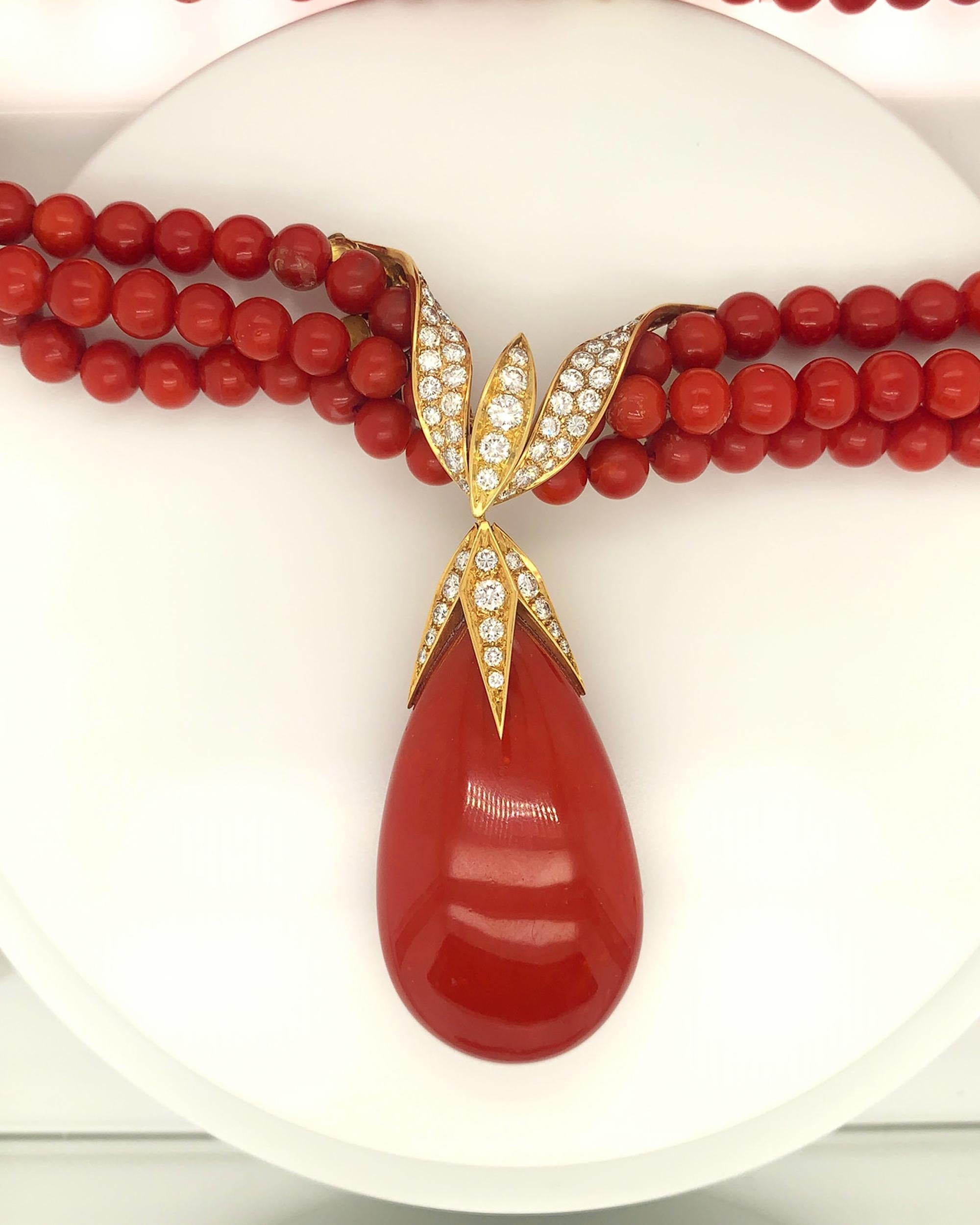 An exquisite necklace embellished with diamonds and coral, made in 18K yellow gold. Created by Fred Paris.
Coral drop of 54.22 x 31.97 x 14.90 mm, coral beads, circular-cut diamonds, 18k gold (French marks), 15 ins. long,
signed Fred, Paris,