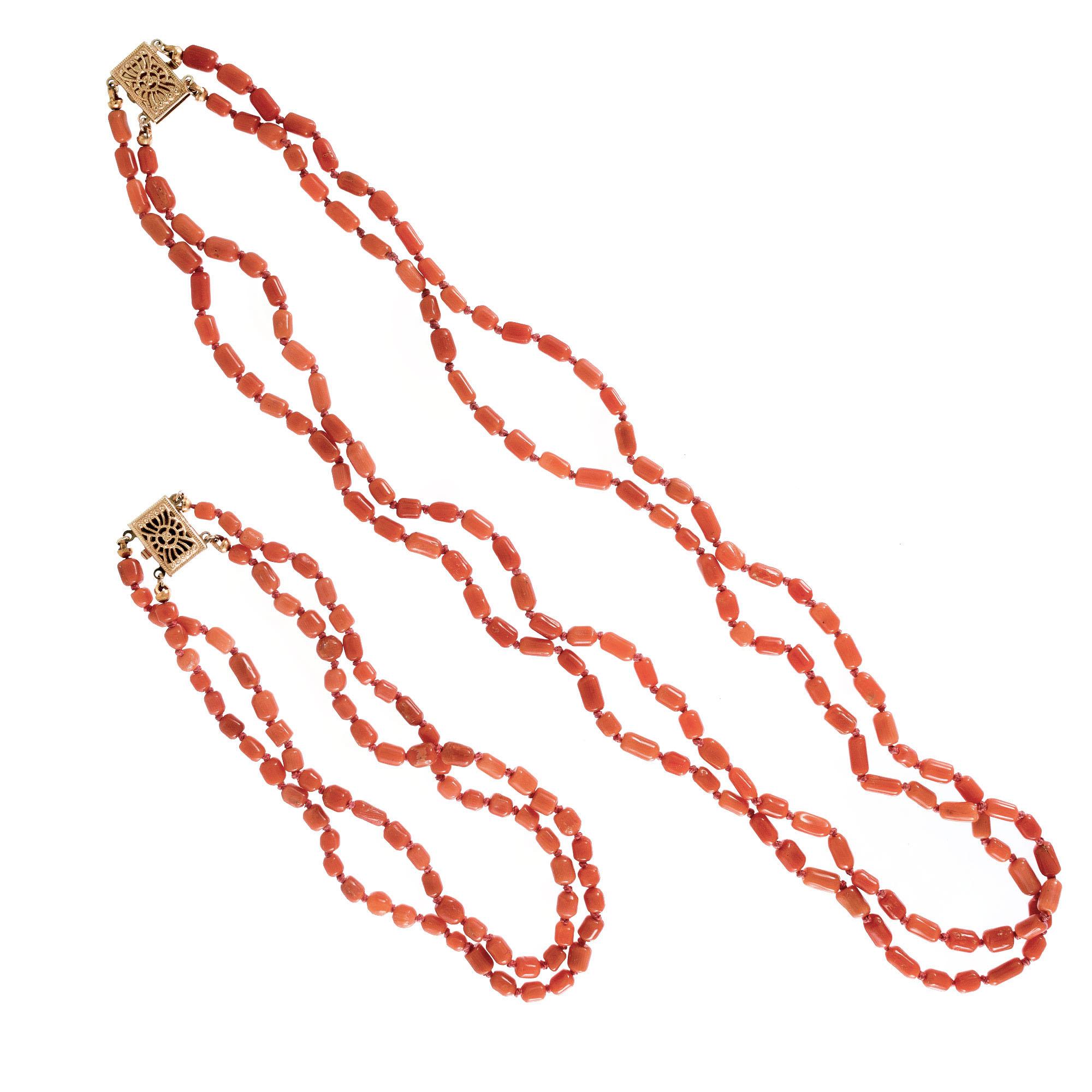 GIA Certified Coral Yellow Gold Necklace Bracelet Set In Excellent Condition For Sale In Stamford, CT