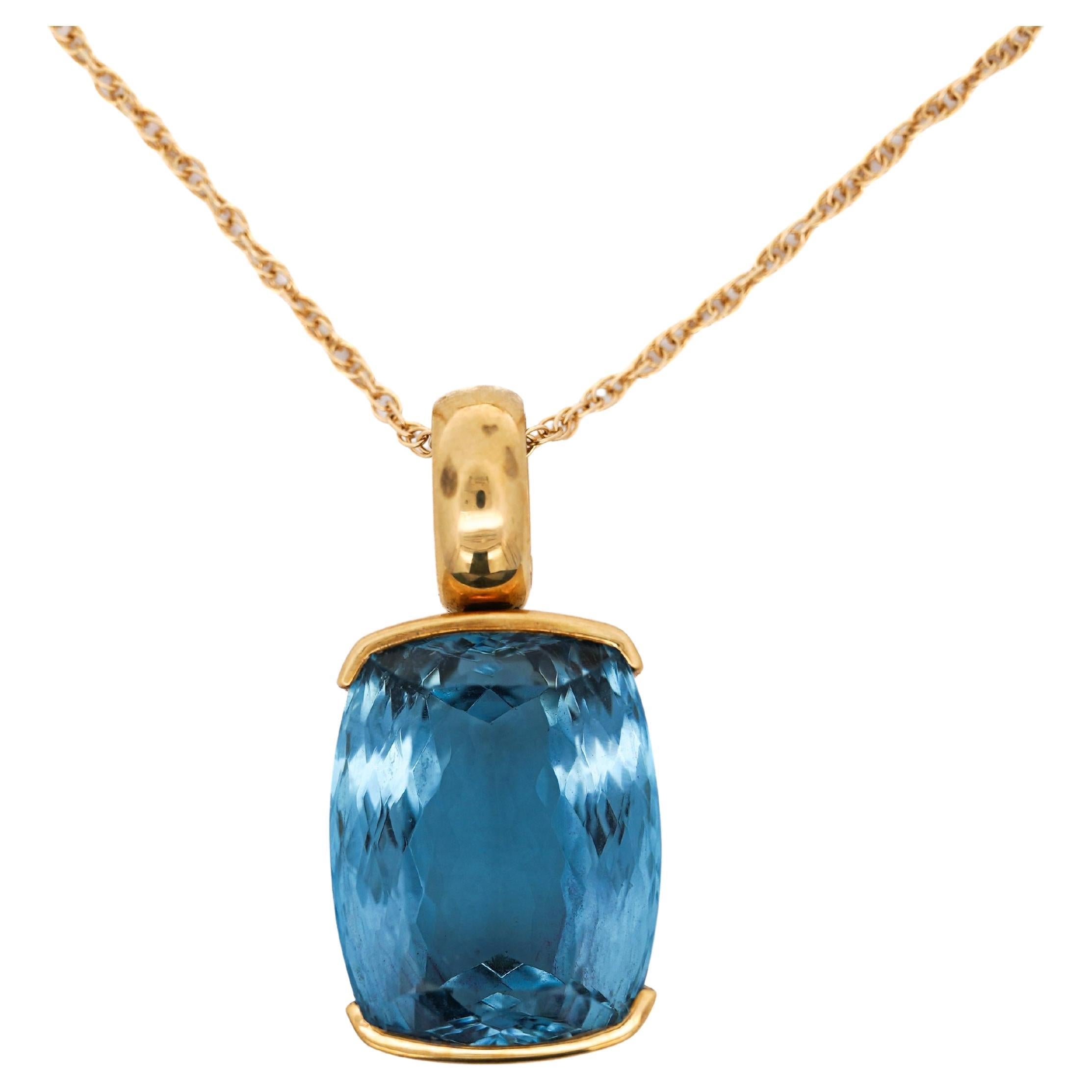 GIA zertifiziert Cushion Cut Blue Topaz in 18K Gold Lünette Anhänger Halskette im Angebot