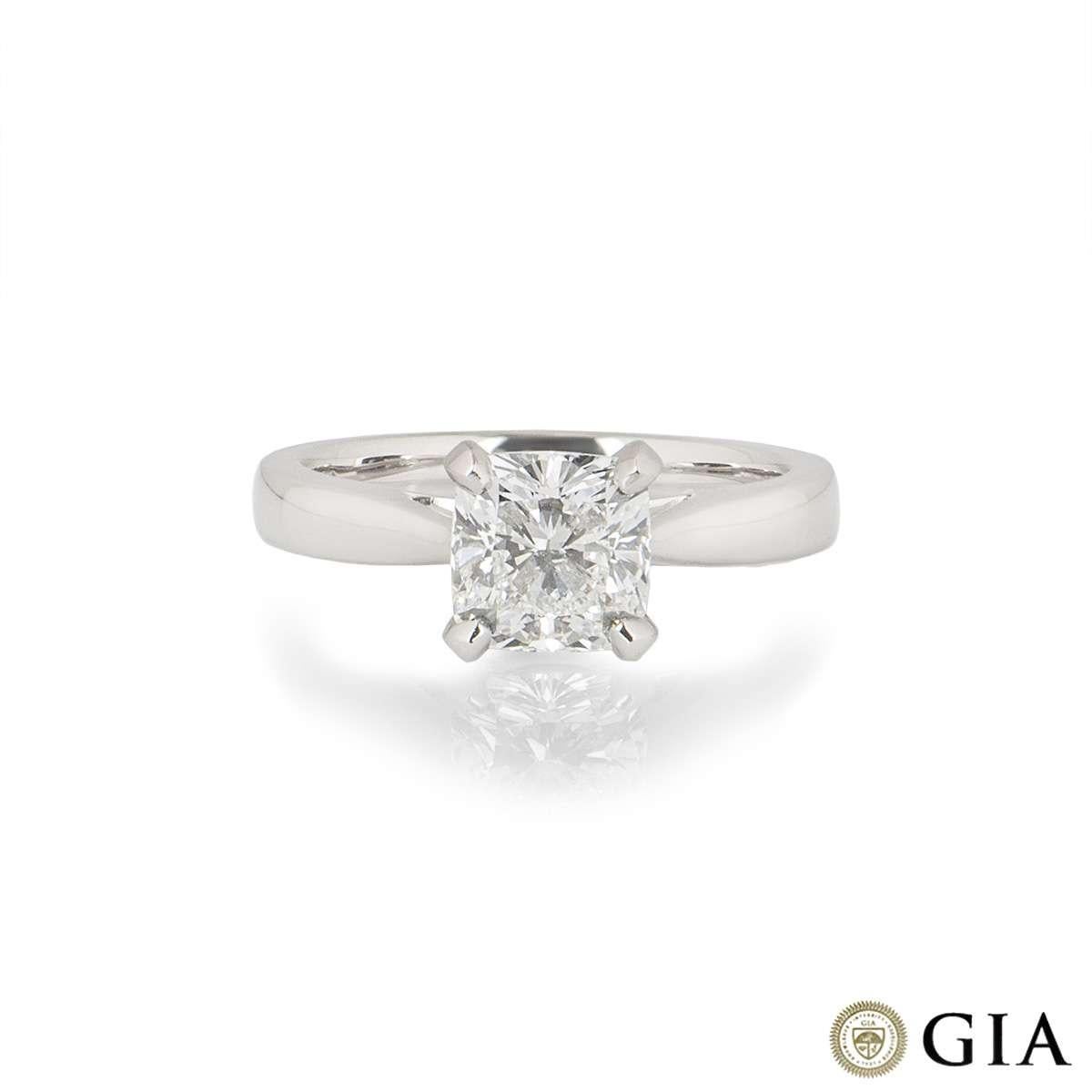 Taille coussin Bague de fiançailles avec diamant taille coussin certifié GIA de 1,70 carat F/VS1 en vente