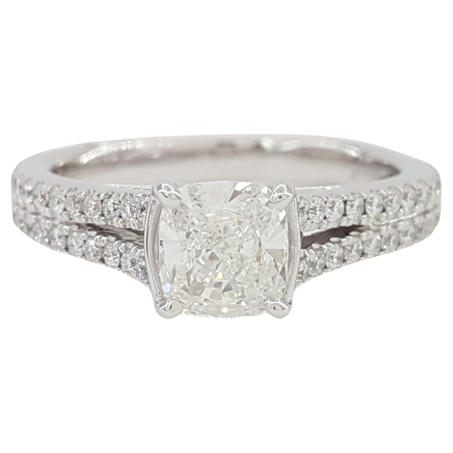 Bague de fiançailles avec pavé de diamants à taille coussin certifiée GIA