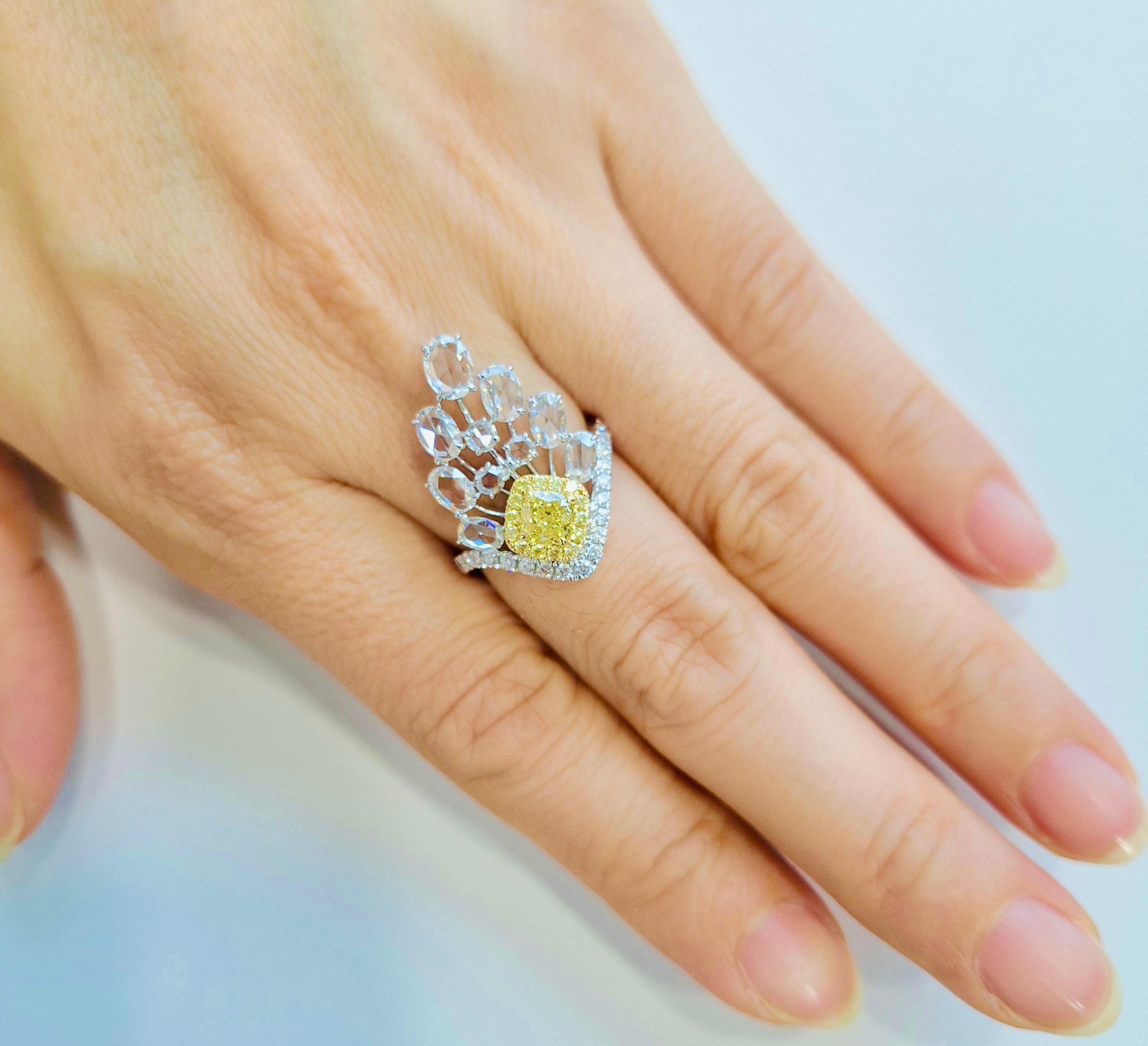 Anillo de oro de 18 quilates con diamante amarillo talla cojín y diamante blanco rosecut certificados por GIA Corte cojín en venta