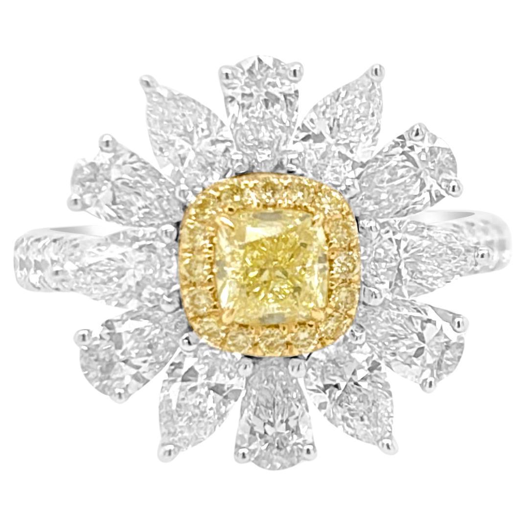 Bague certifiée GIA en diamant coussin de couleur naturelle jaune avec diamants blancs