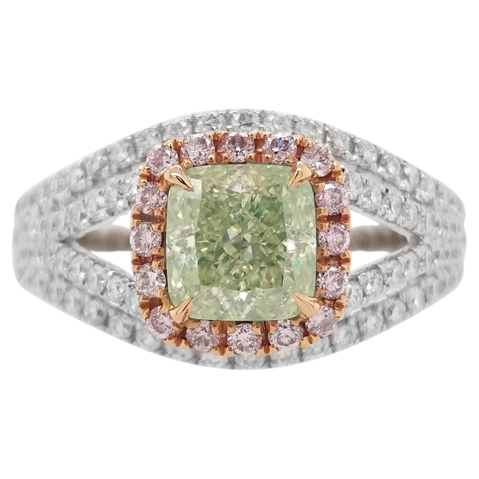 Cushion cut Green Diamond and Pink Diamond 1.76ct Contemporary Ring in 18K Gold For Sale