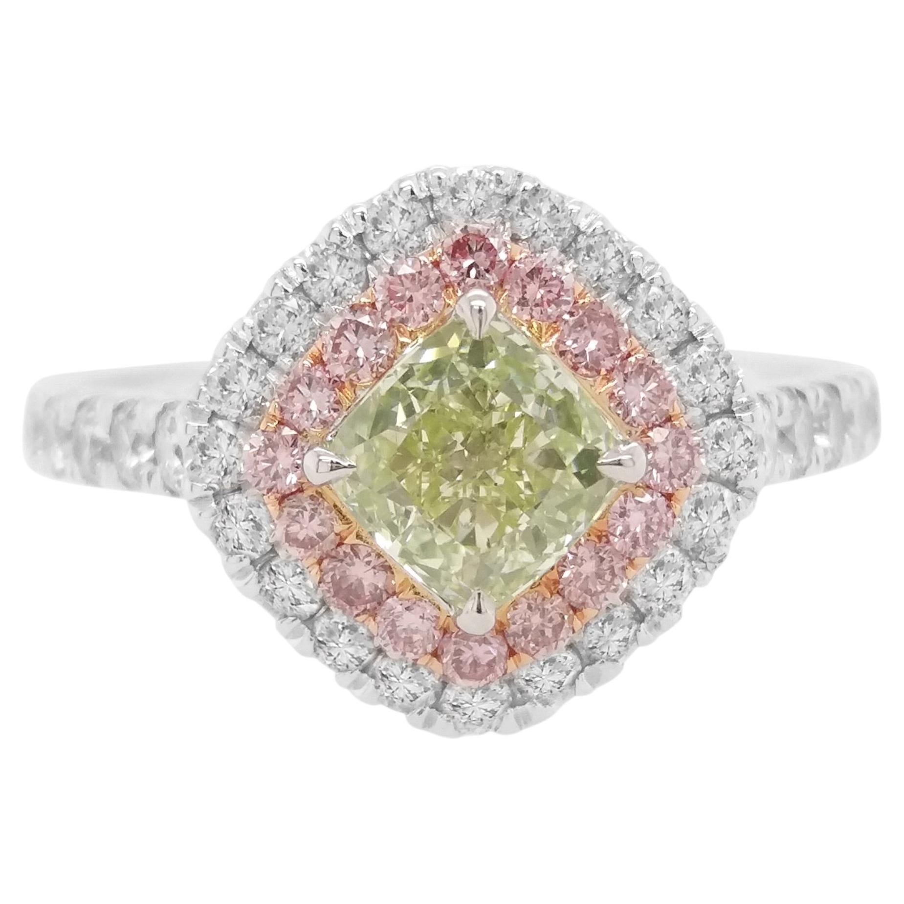 Cushion cut Green Diamond, Pink and white Diamond 1.4 ct Contemporary Ring For Sale