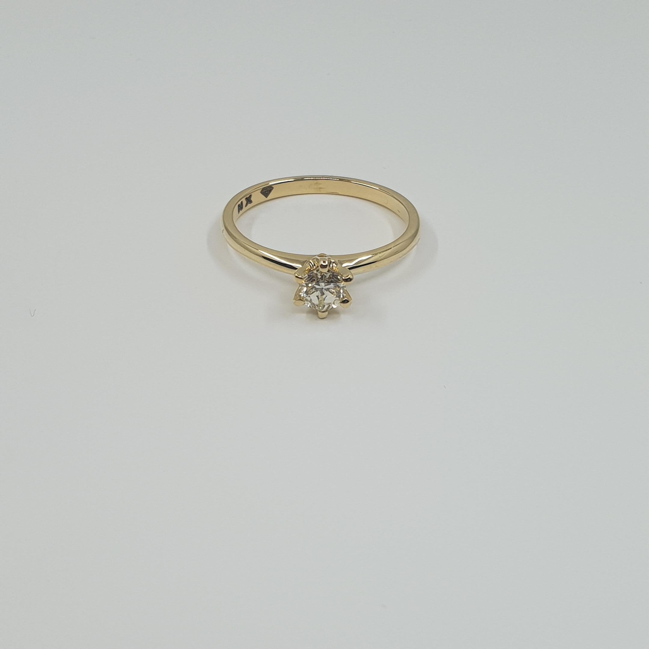 GIA Certified Diamond 0.38 S-T/VS2 Solitaire Ring 750 Gold in 6 Prong Setting For Sale 3