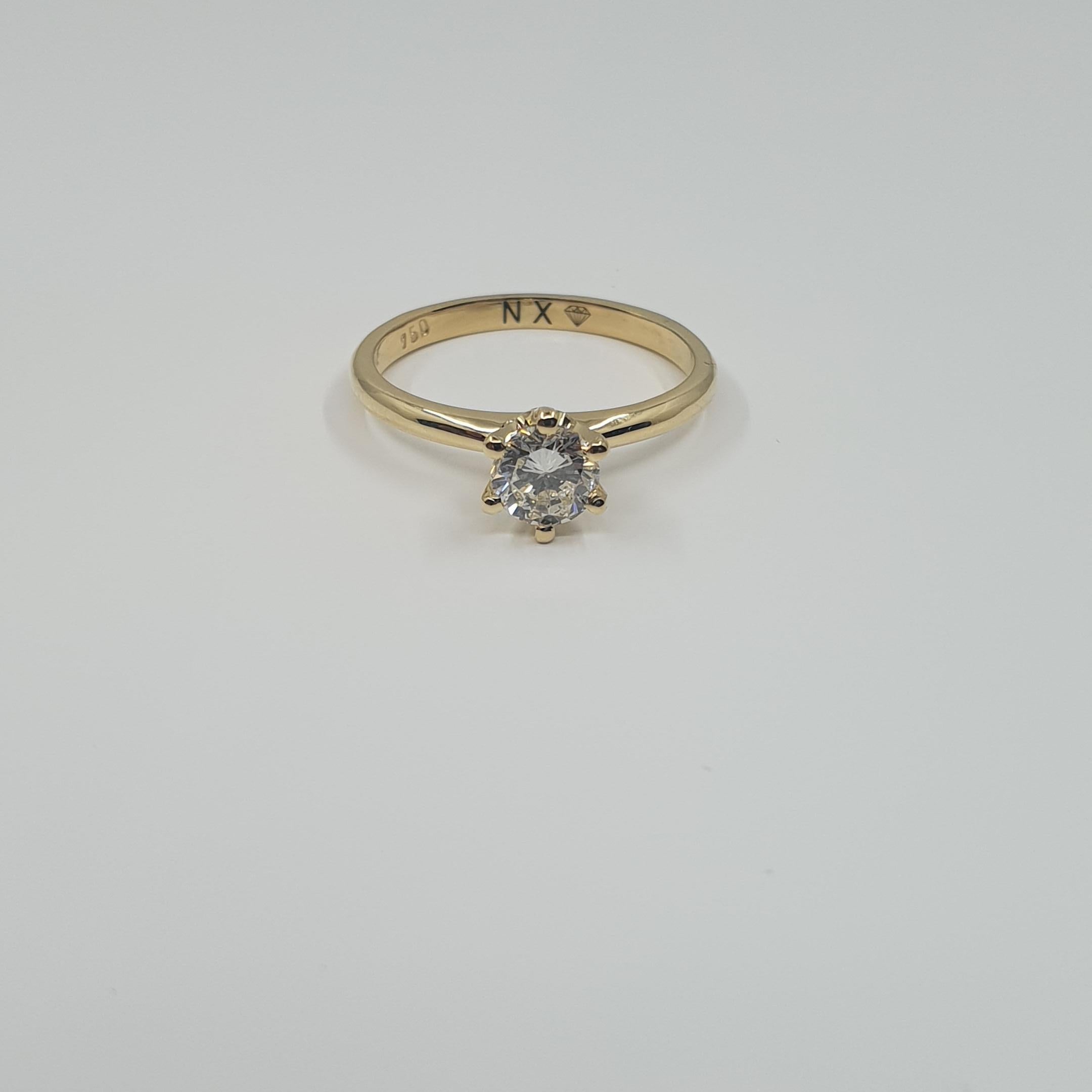 GIA-zertifizierter Diamant 0,50 H/SI1 Solitär-Ring 750 Gold in 6 Zackenfassung

Hochglänzender, feiner Solitärring aus 18k Gold. Jede Ringgröße möglich. 

5 C`s:
Zertifikat: GIA
Karat: 0,50ct
Farbe: H
Reinheit: SI1(Kleine Einschlüsse)
Schnitt: Sehr