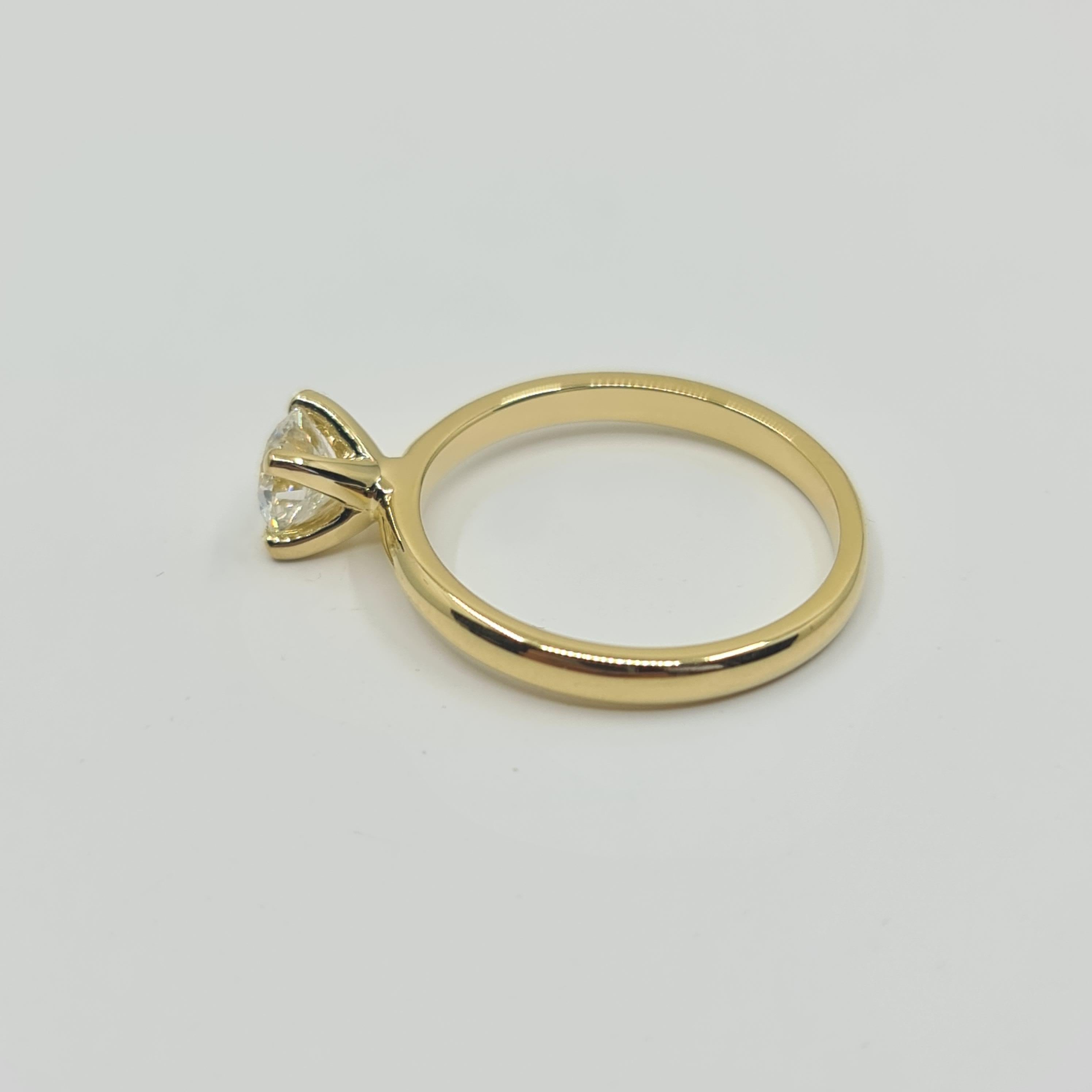 GIA Certified Diamond 0.70 Carat F/VVS1 Solitaire Ring in 4 Prong Setting For Sale 4