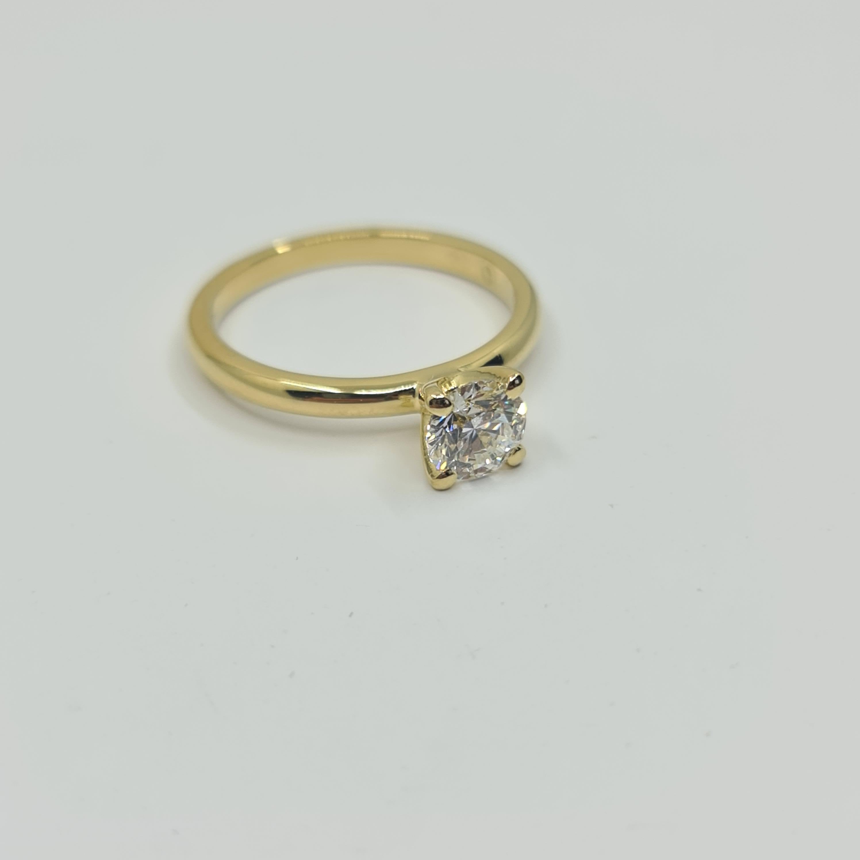 Brilliant Cut GIA Certified Diamond 0.70 Carat F/VVS1 Solitaire Ring in 4 Prong Setting For Sale