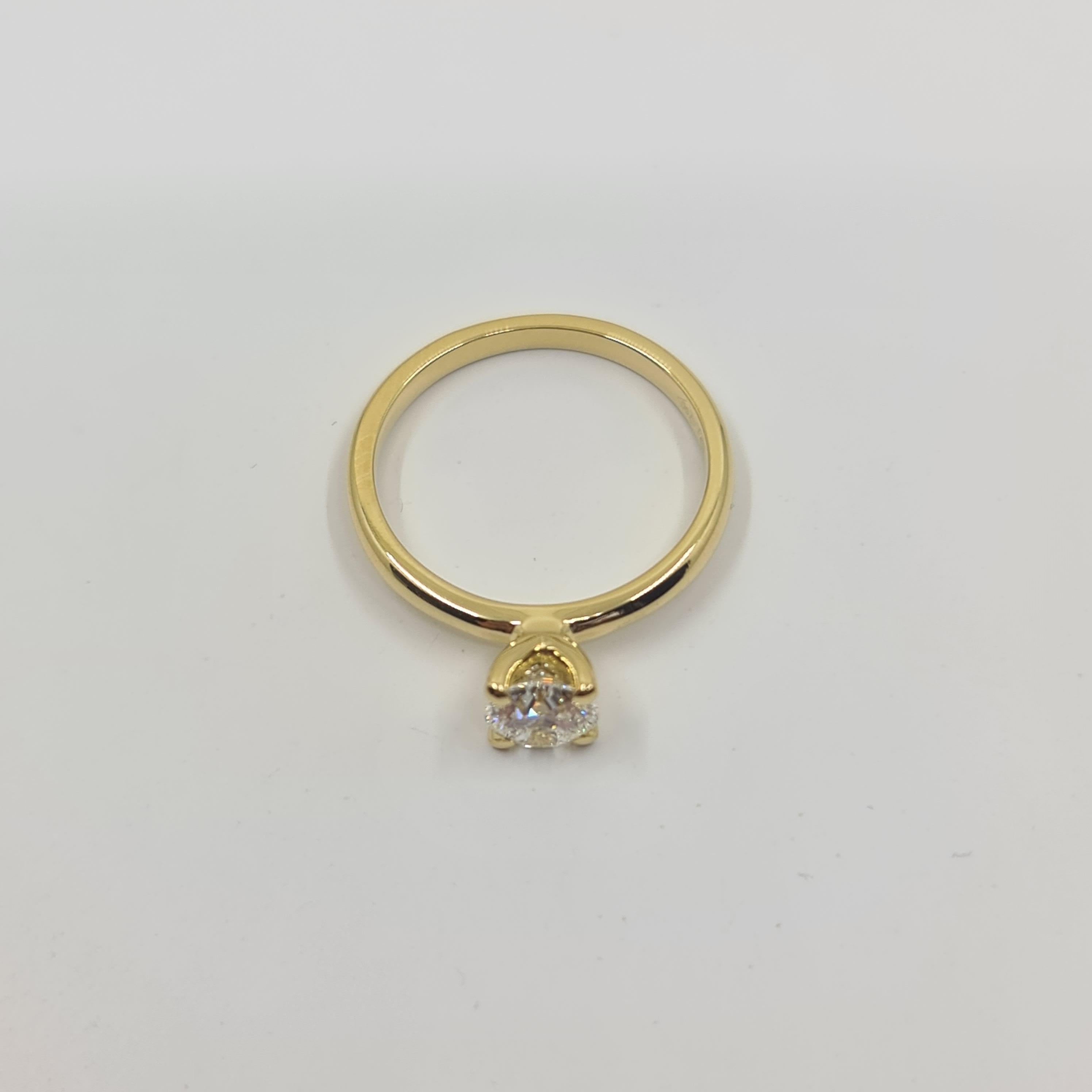 GIA Certified Diamond 0.70 Carat F/VVS1 Solitaire Ring in 4 Prong Setting For Sale 1