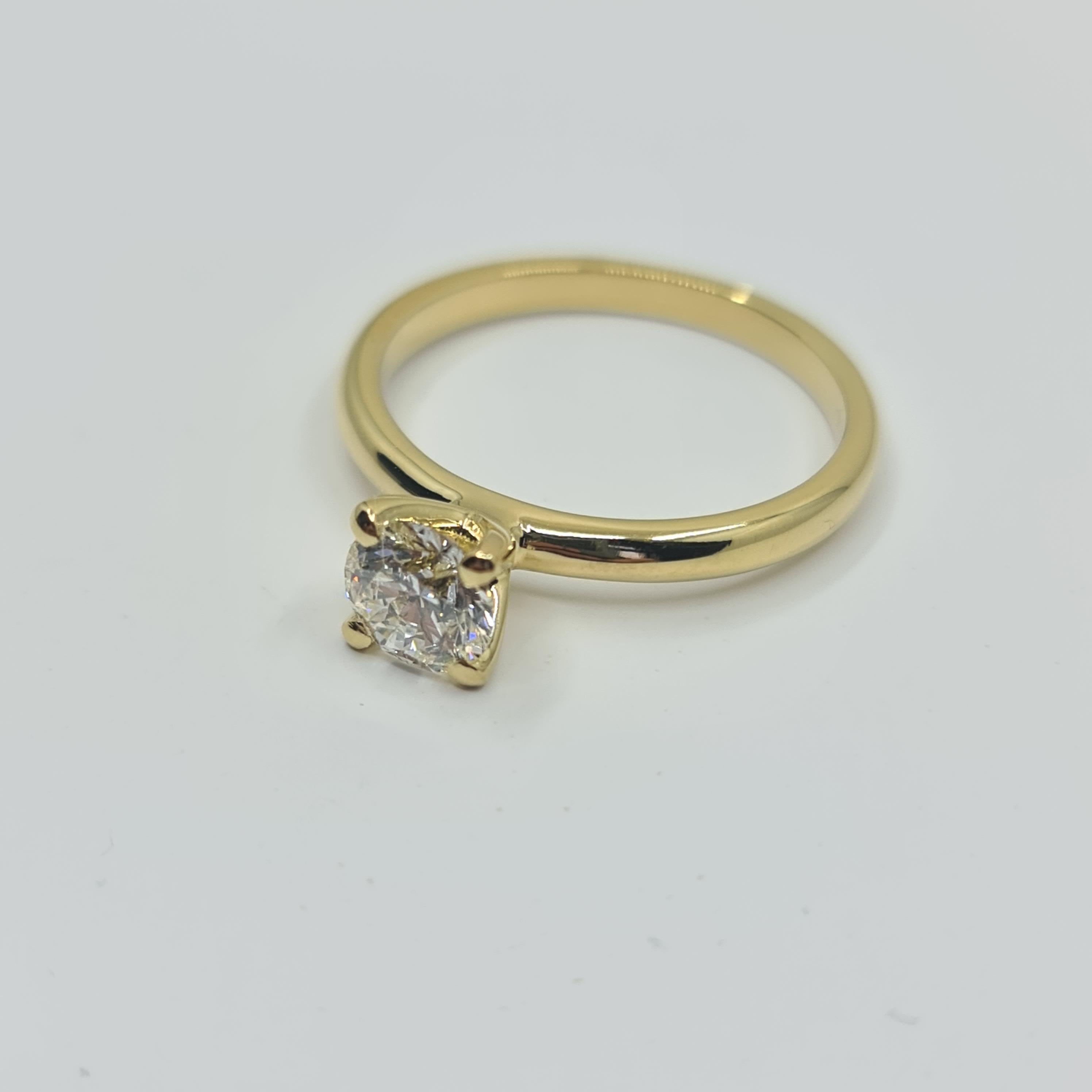 Brilliant Cut GIA Certified Diamond 1.00 Carat F/VVS1 Solitaire Ring in 4 Prong Setting For Sale