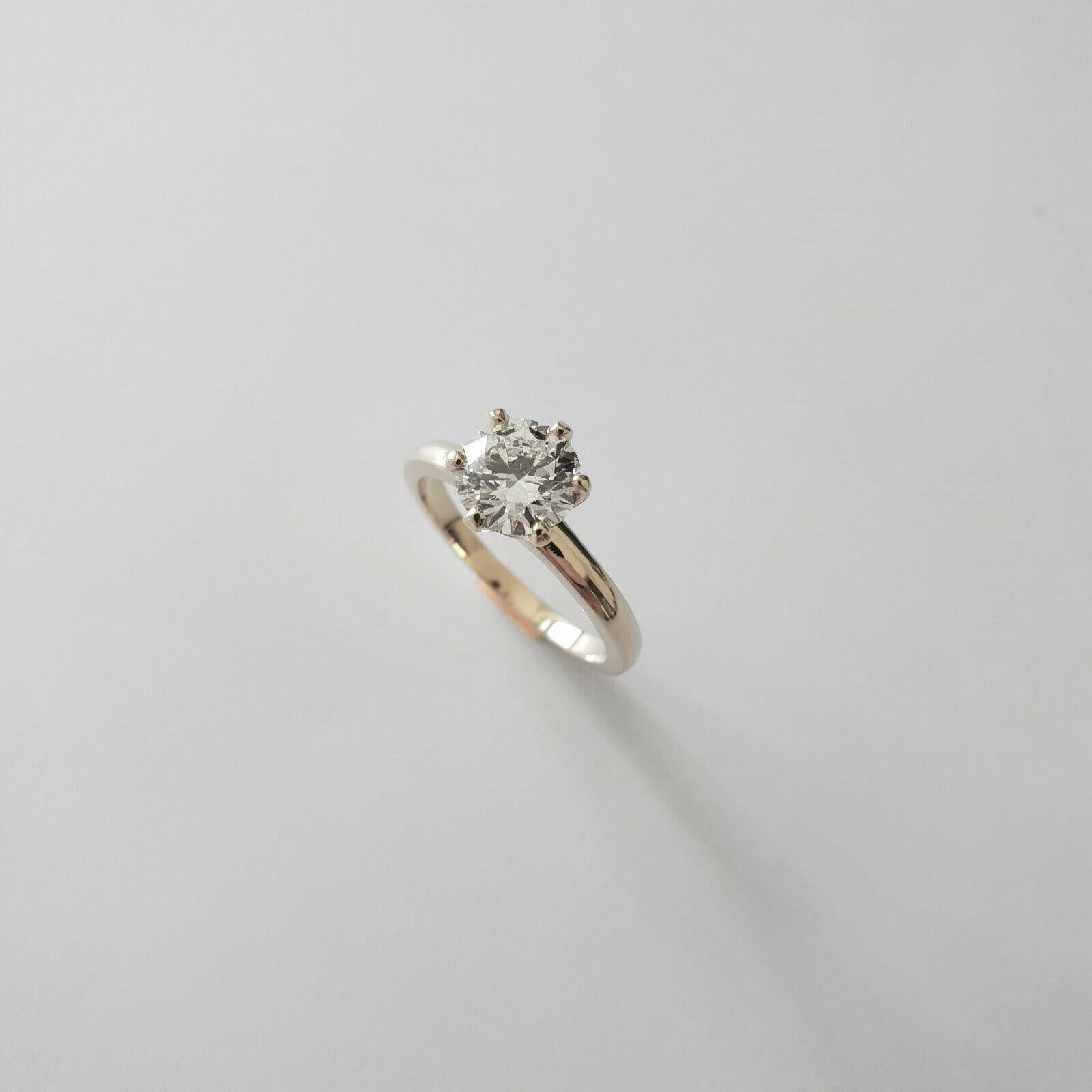 Modern GIA Certified Diamond 1.00 Carat G/VVS2 Solitaire Ring in 6 Prong Setting For Sale